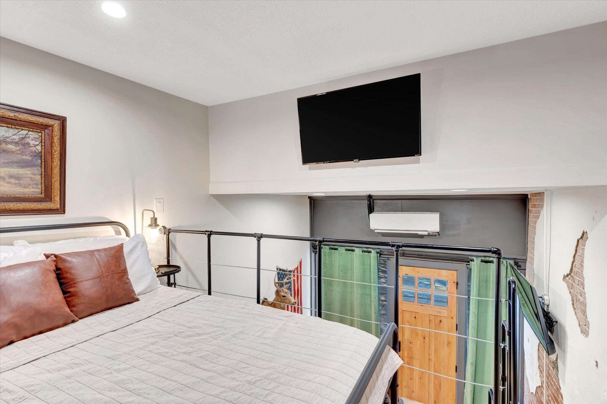 944-946 North Main Avenue Property Photo 9