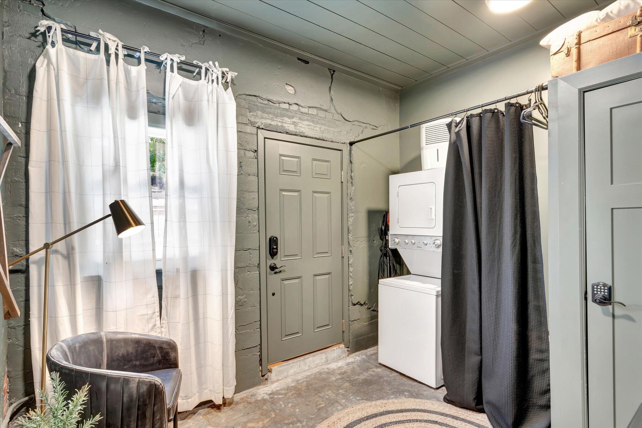 944-946 North Main Avenue Property Photo 18