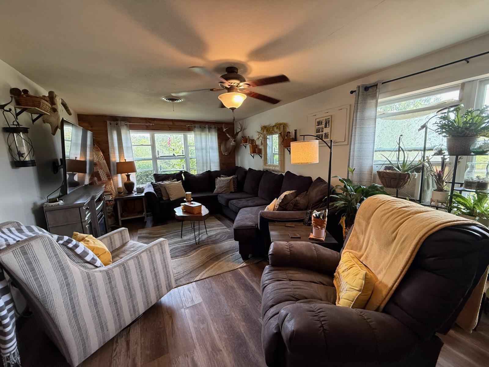 7882 Highway V Property Photo 3