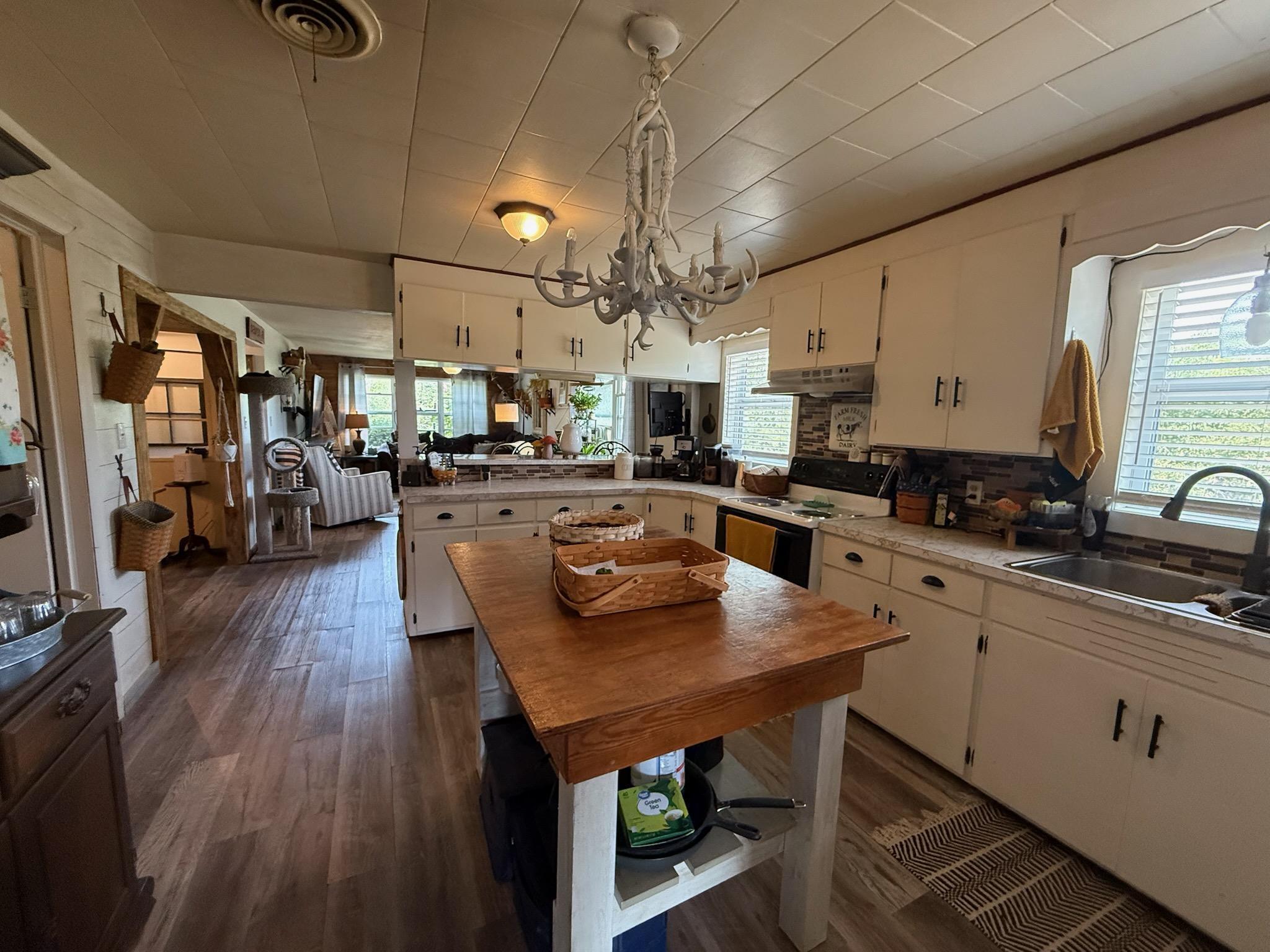 7882 Highway V Property Photo 8