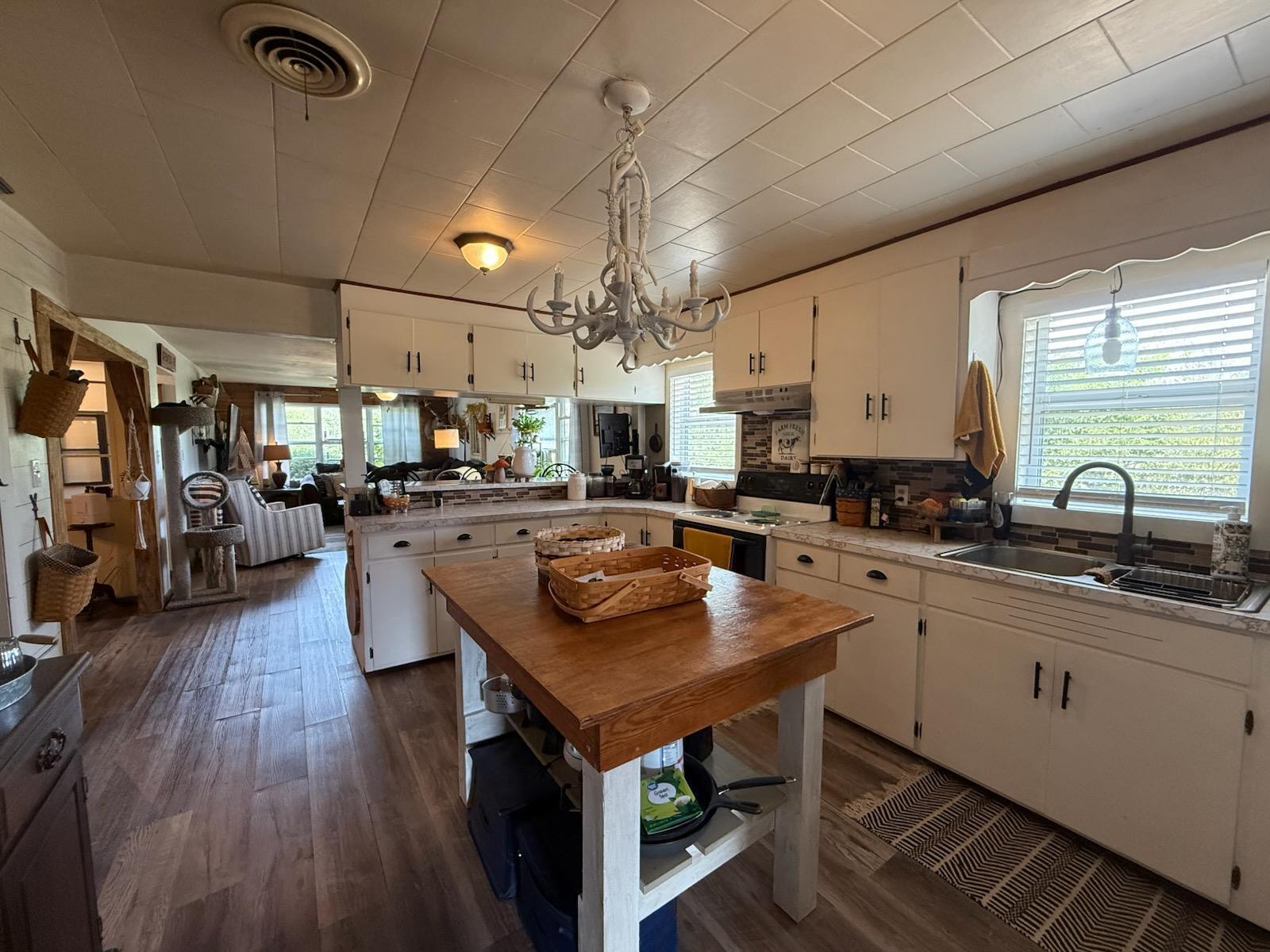 7882 Highway V Property Photo 9