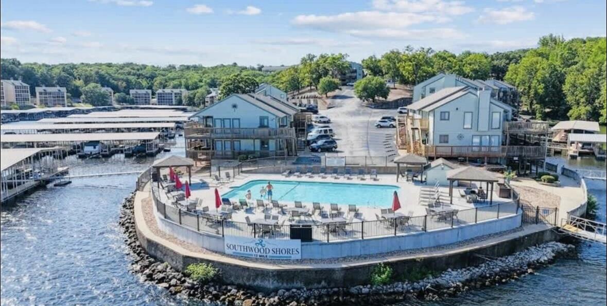 159 Southwood Shores Place Property Photo 5