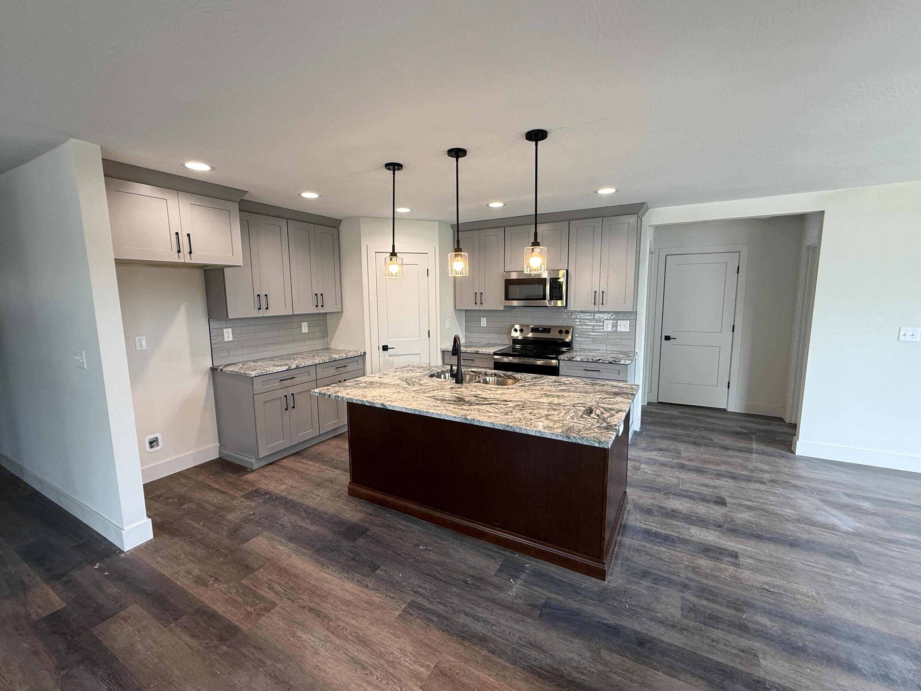 825 South Cobble Creek Boulevard Property Photo 13