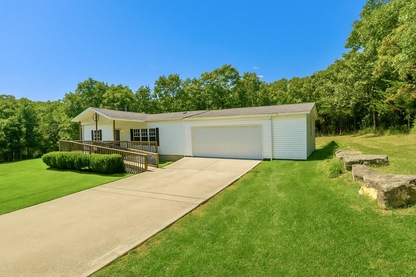 17976 New Hermitage Drive Property Photo 2