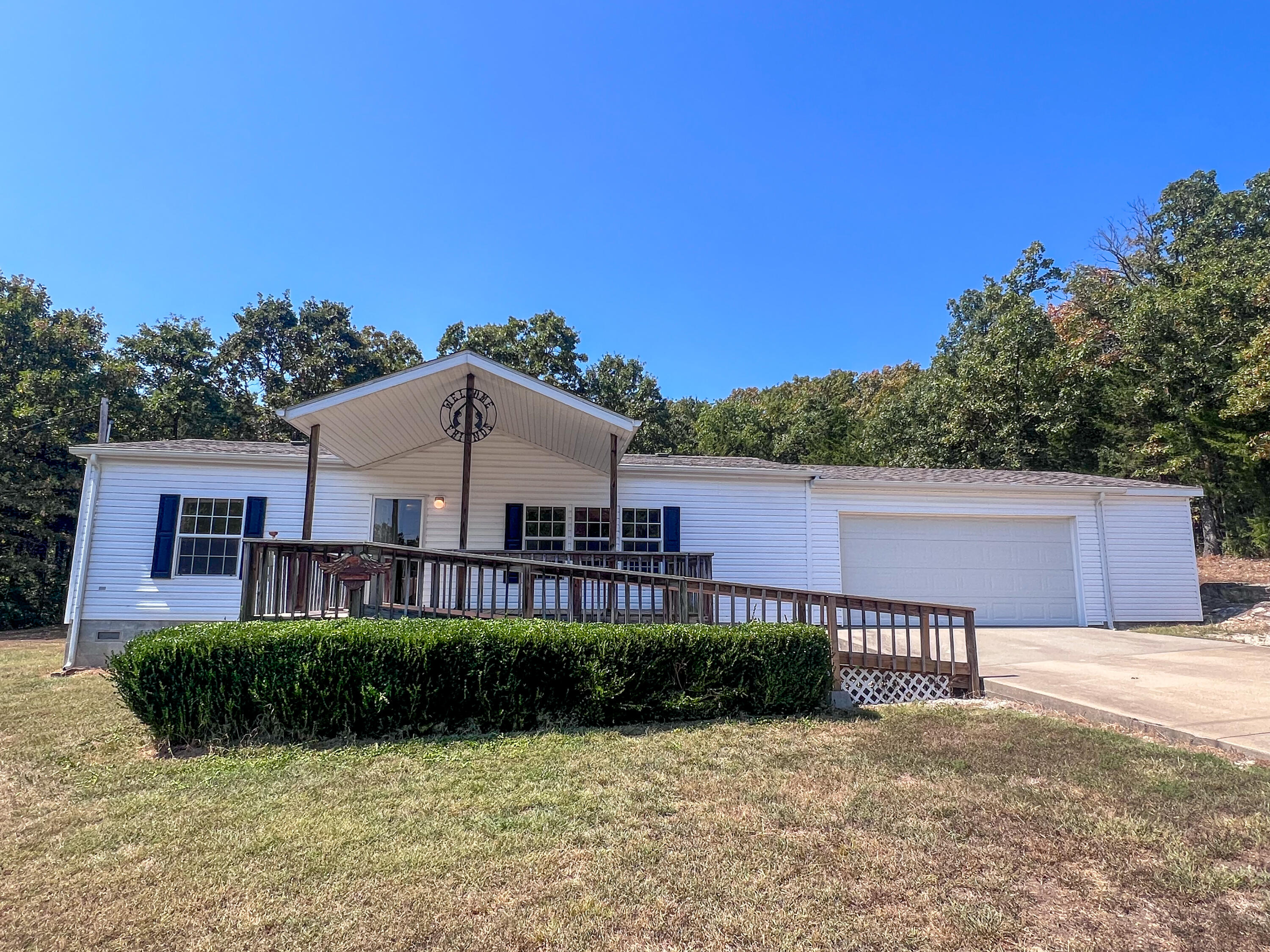 17976 New Hermitage Drive Property Photo 3