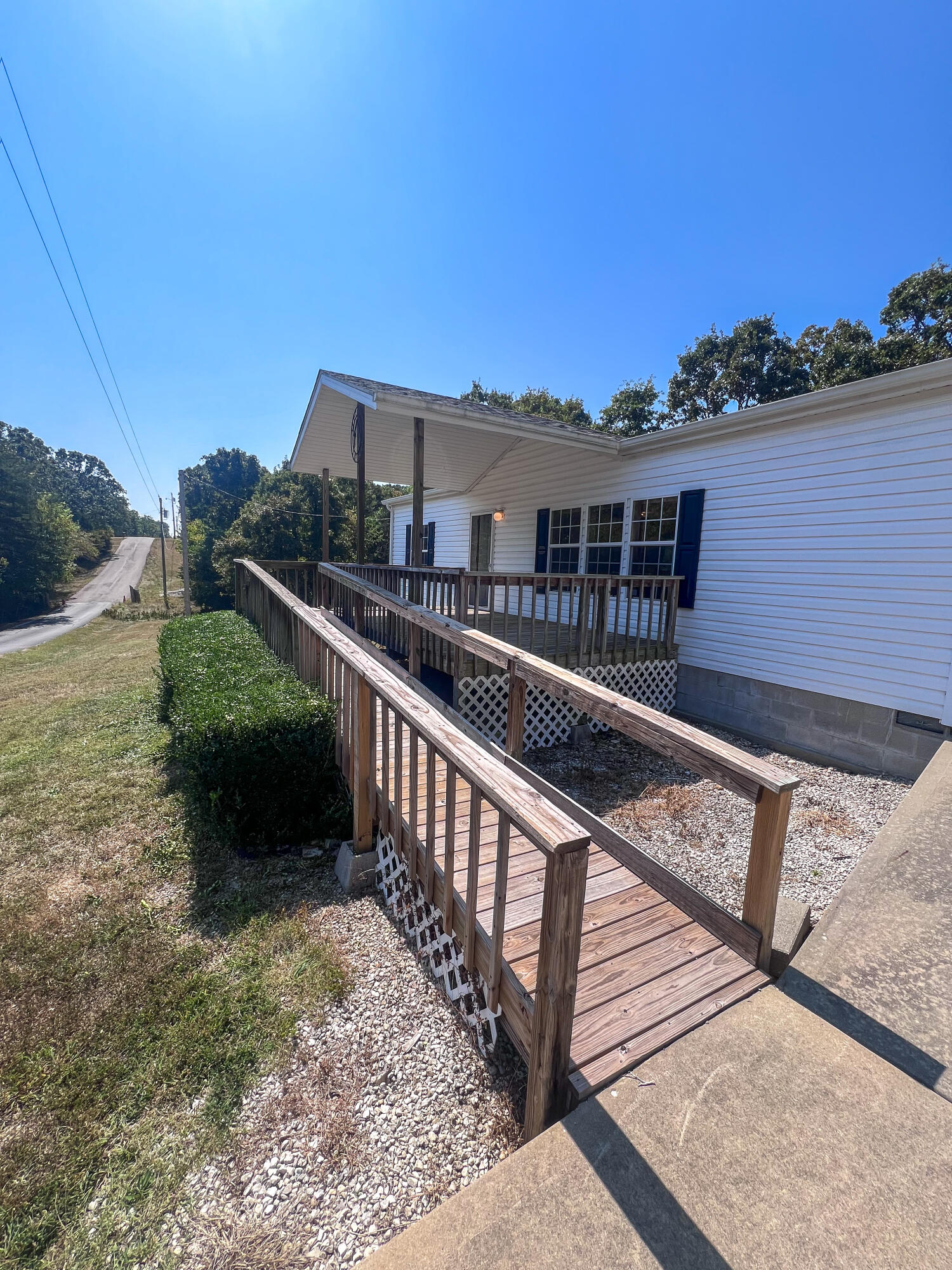 17976 New Hermitage Drive Property Photo 6