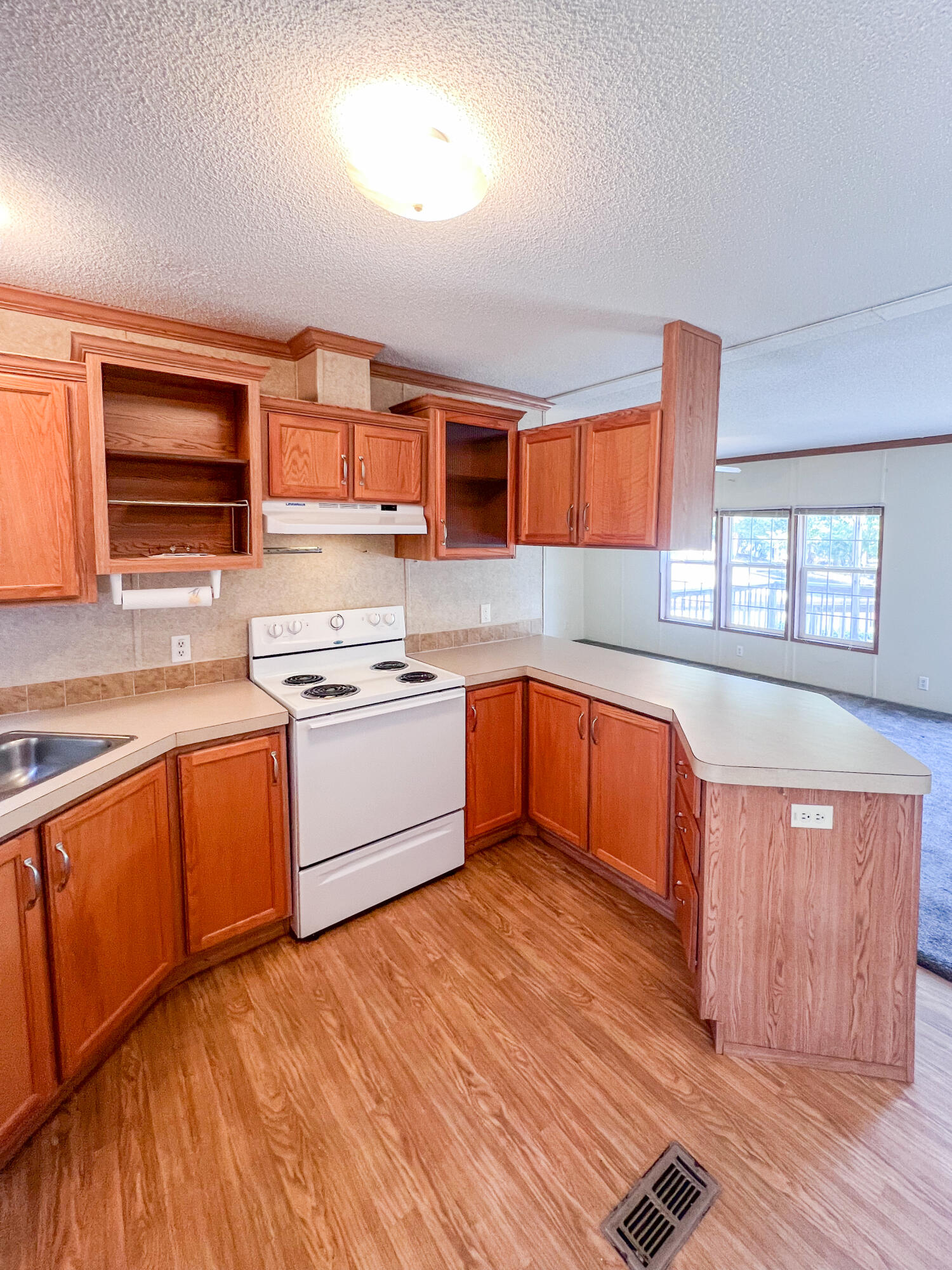 17976 New Hermitage Drive Property Photo 12