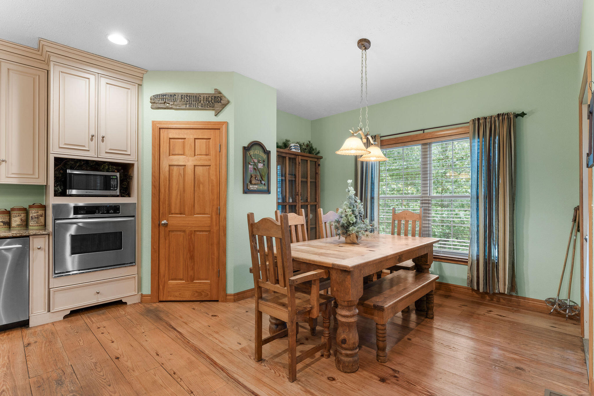 2296 Talking Rocks Road Property Photo 32