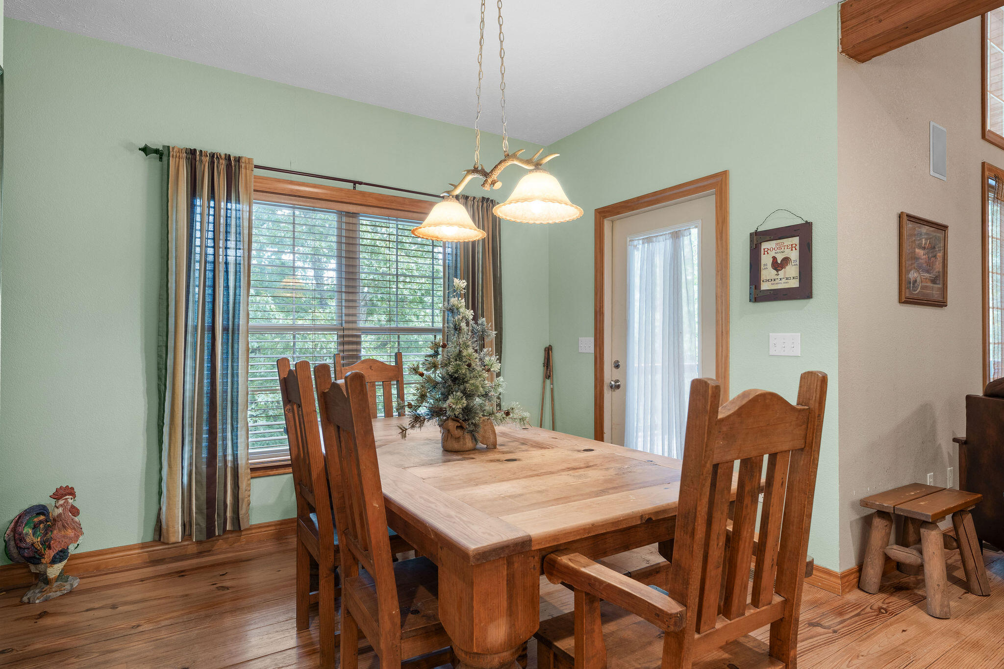 2296 Talking Rocks Road Property Photo 33