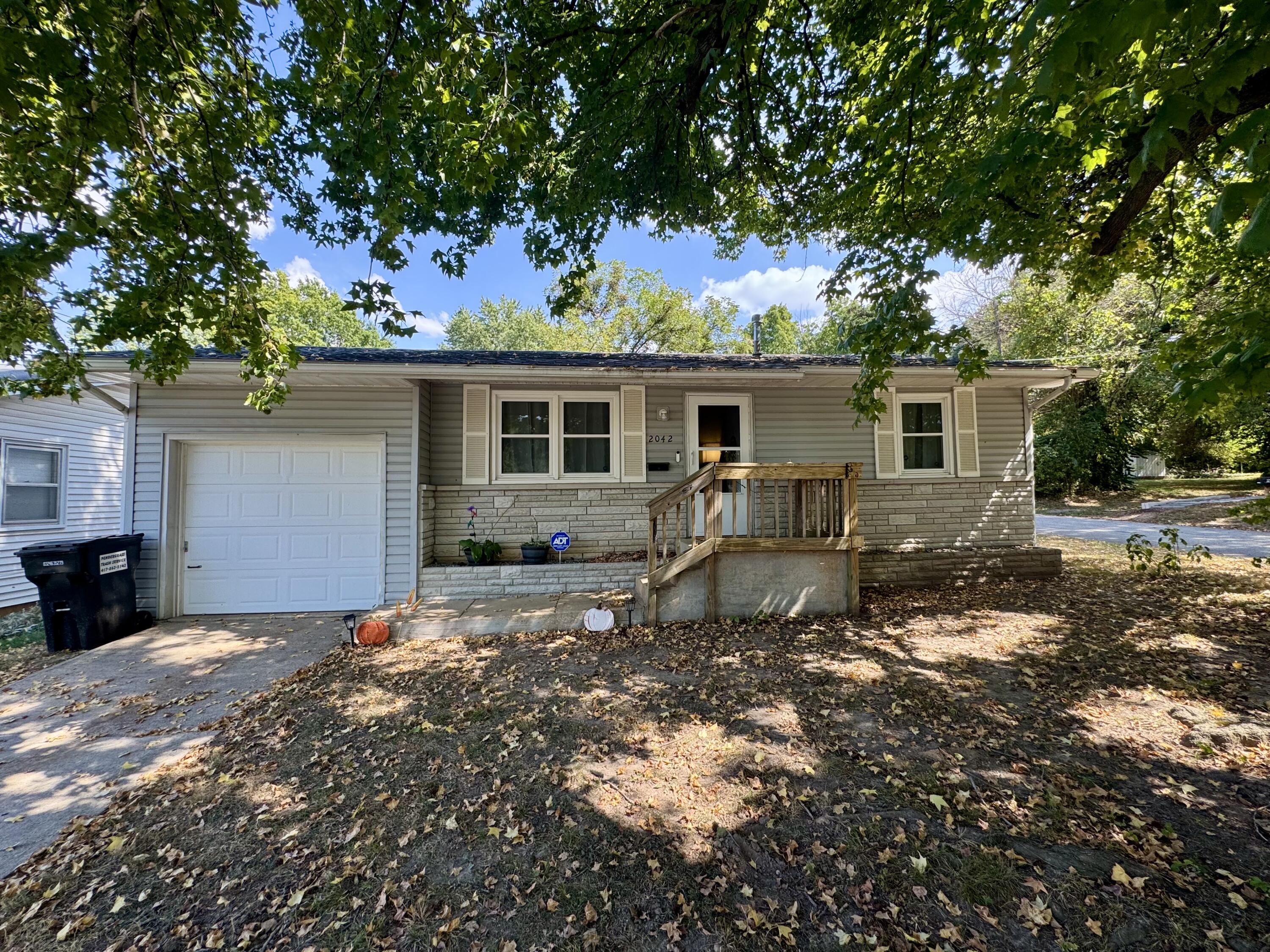 2042 North Marion Avenue Property Photo 1