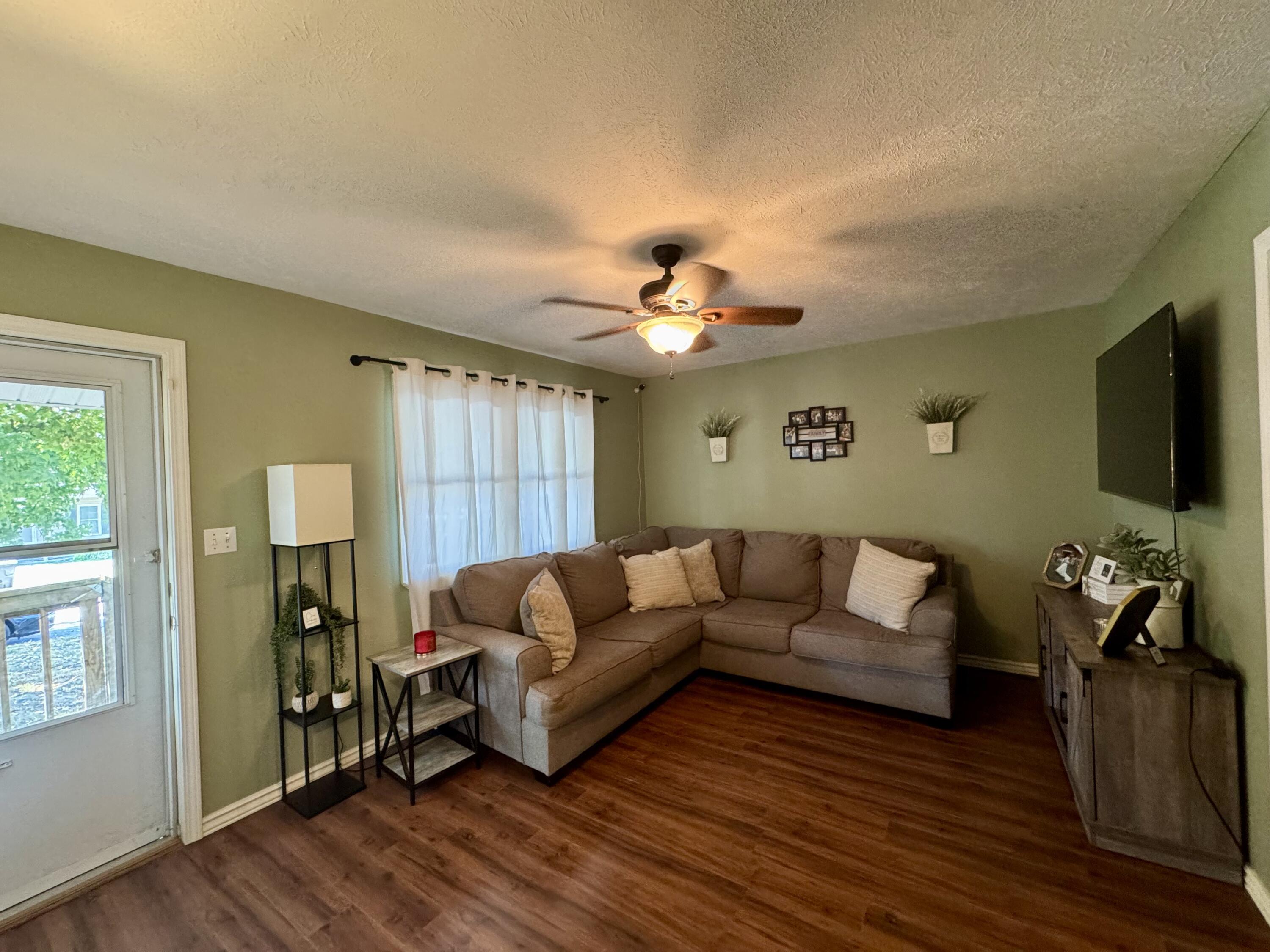 2042 North Marion Avenue Property Photo 3