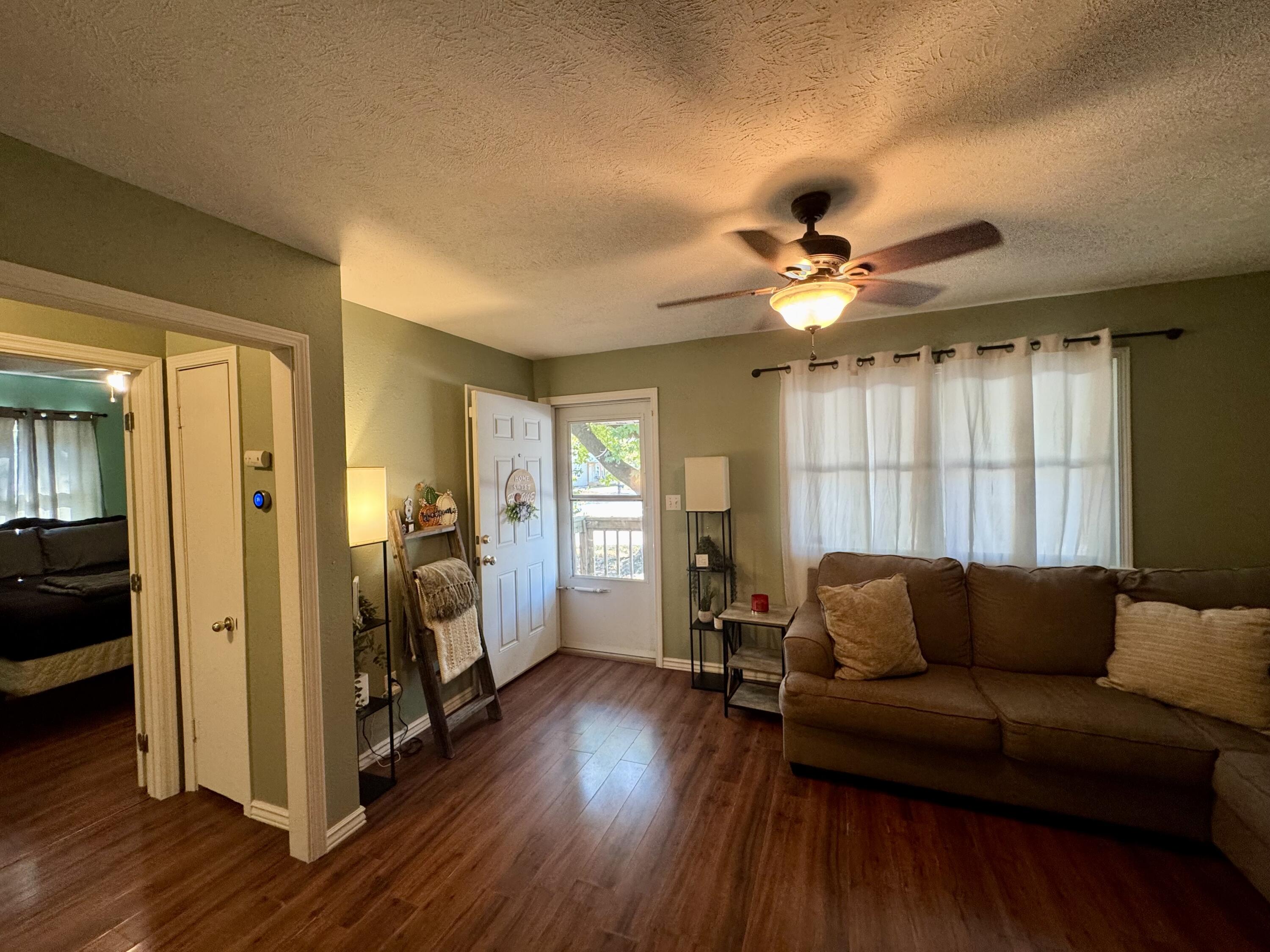 2042 North Marion Avenue Property Photo 4