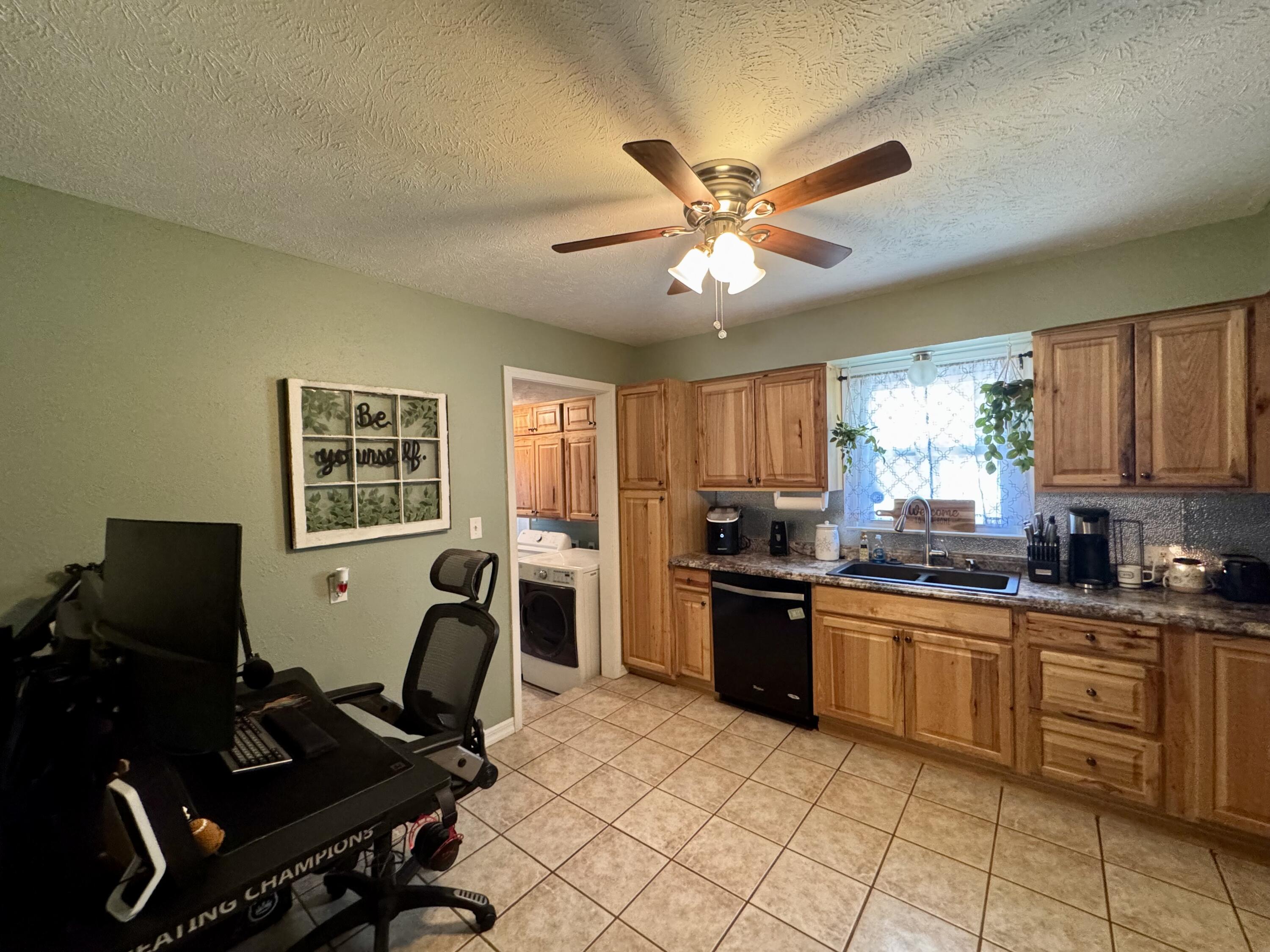 2042 North Marion Avenue Property Photo 5