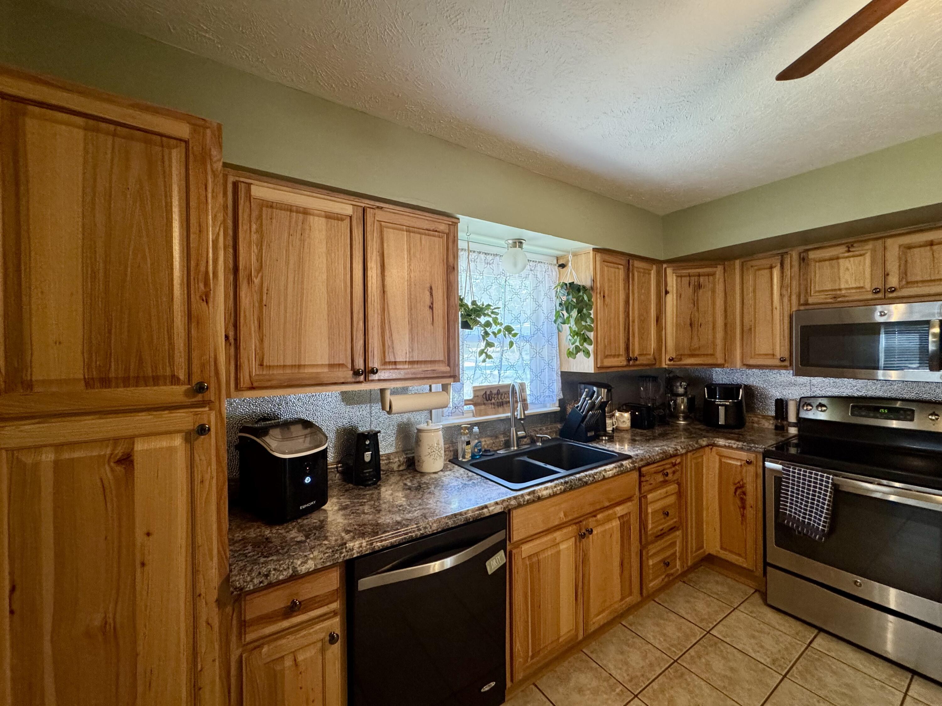 2042 North Marion Avenue Property Photo 7