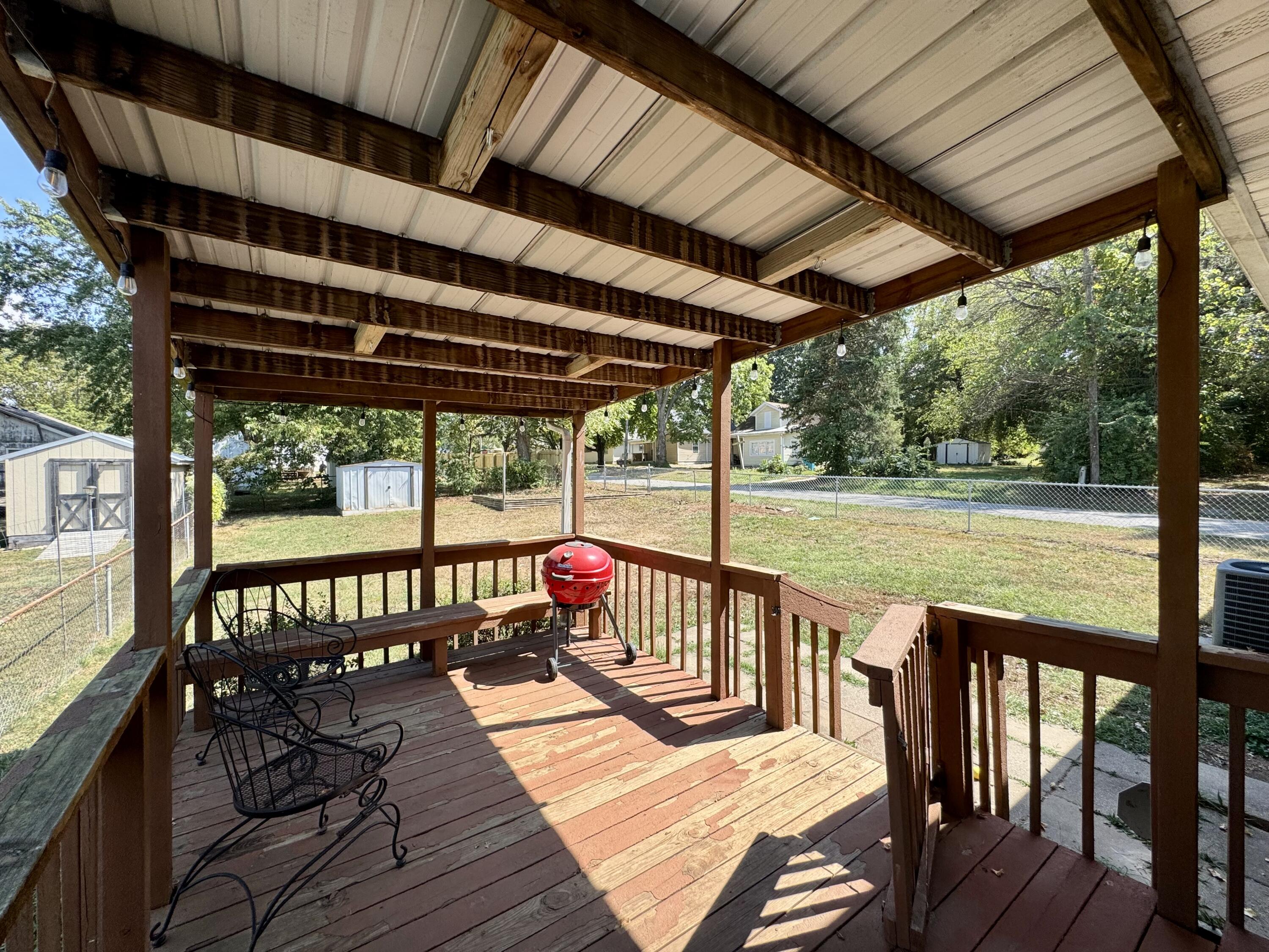 2042 North Marion Avenue Property Photo 13