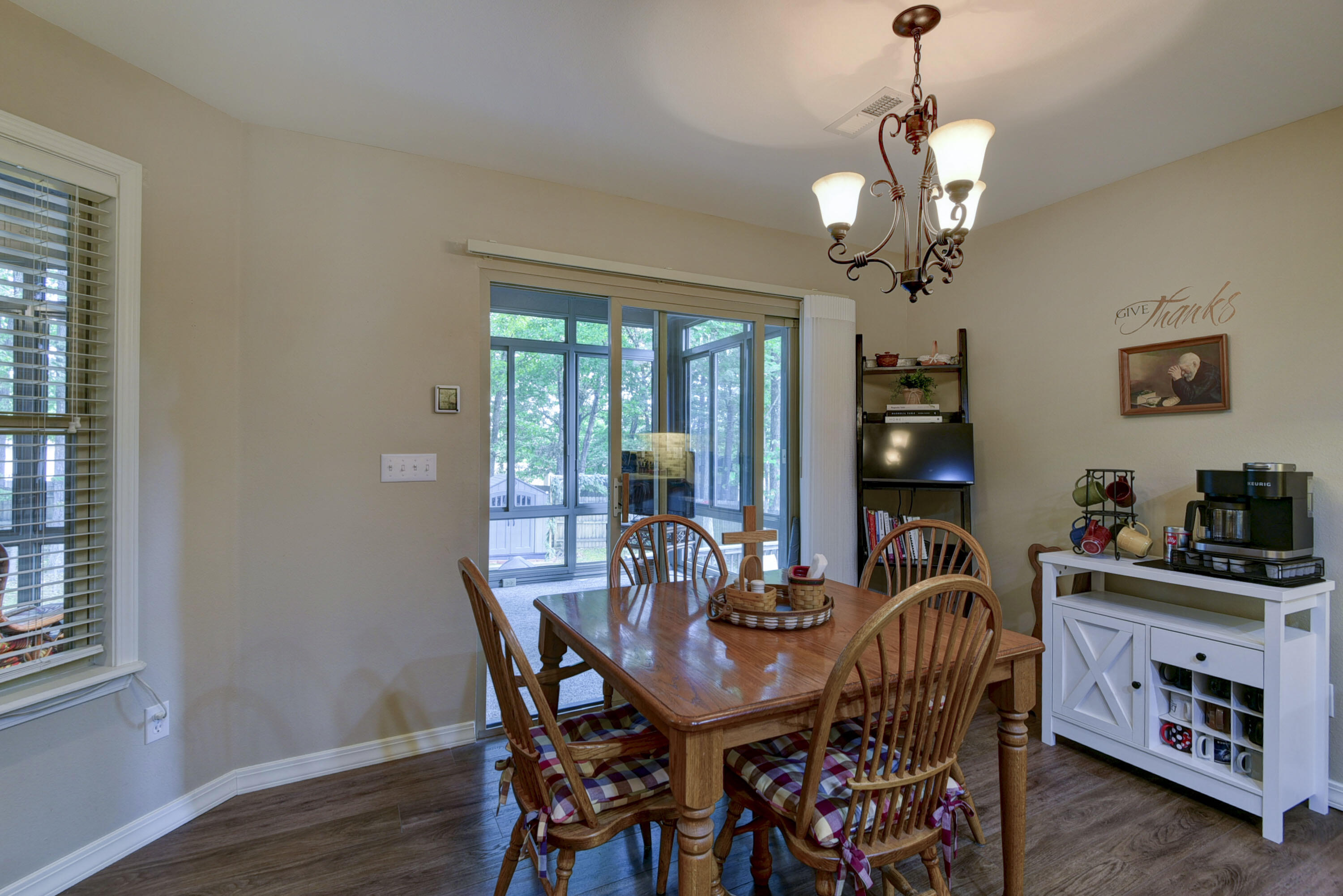 211 Shadow View Drive Property Photo 12