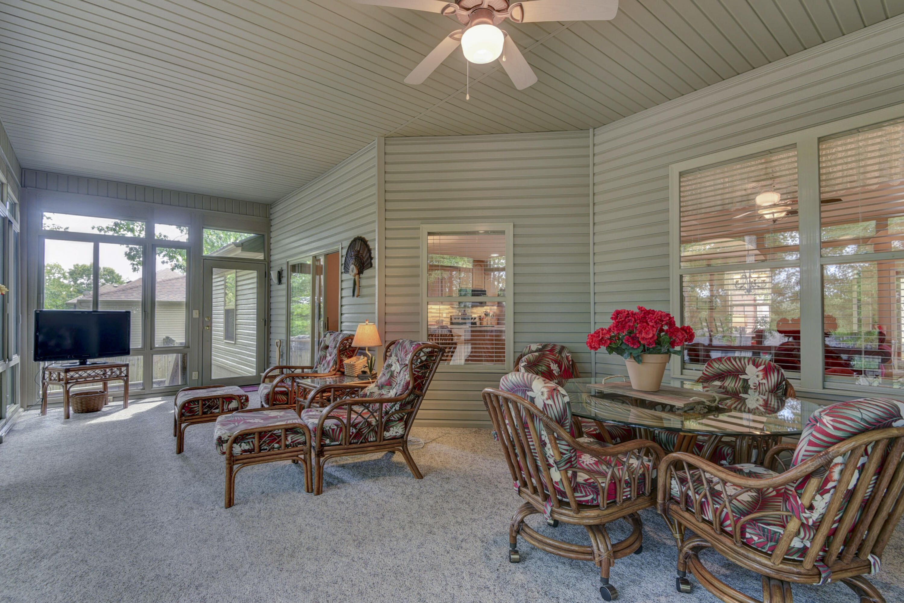 211 Shadow View Drive Property Photo 13