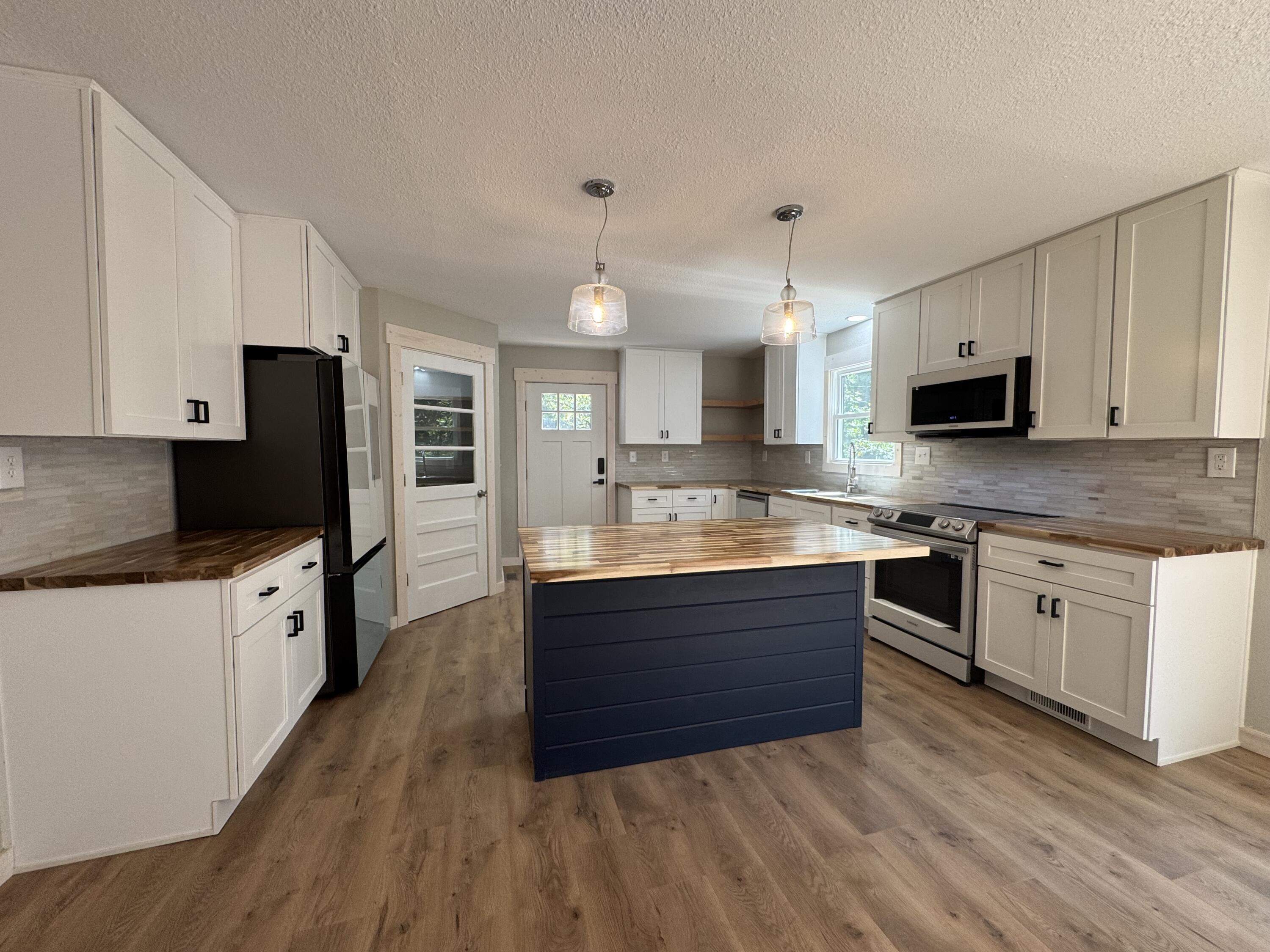 17665 West State Highway 76 Property Photo 8