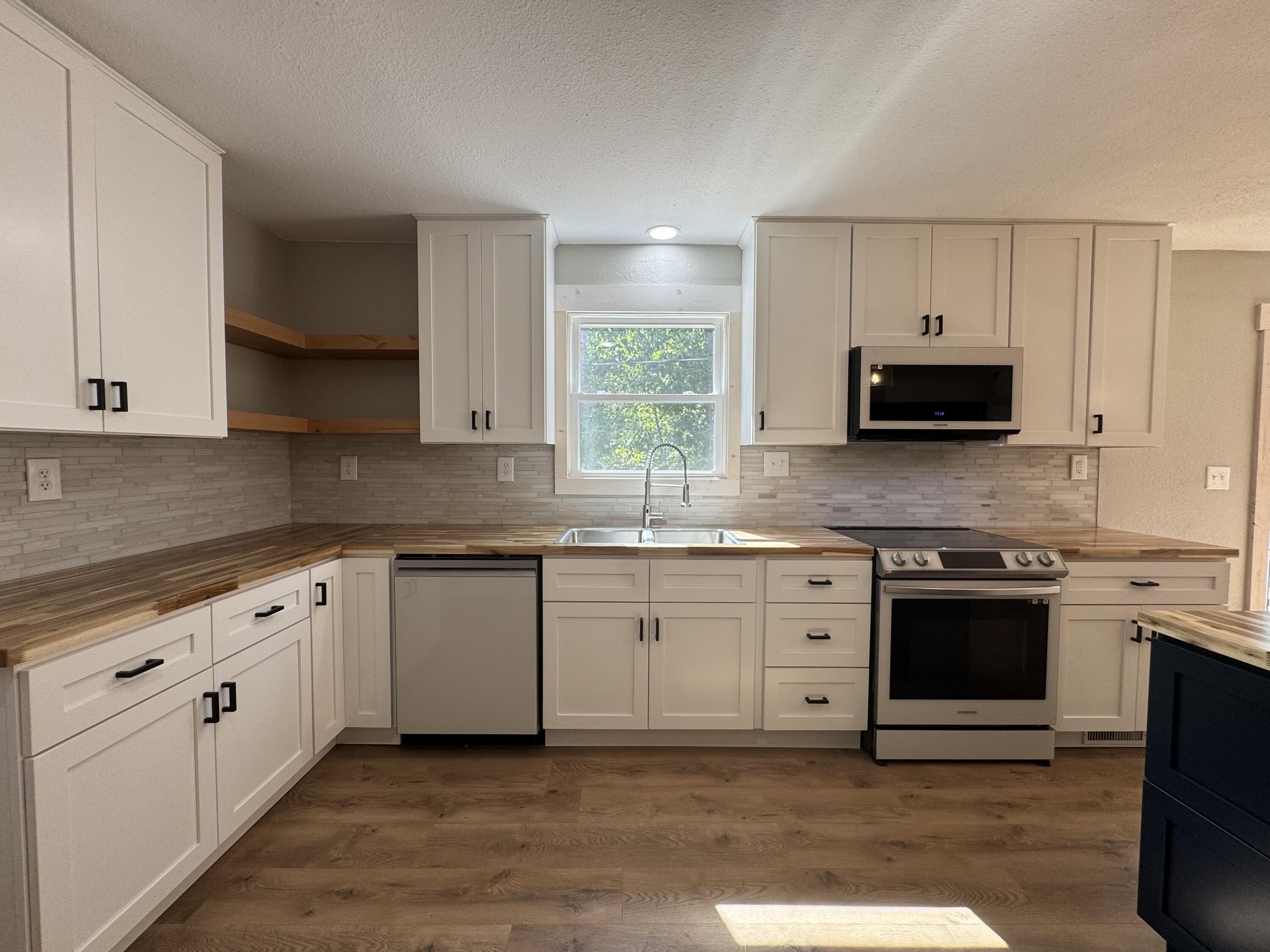 17665 West State Highway 76 Property Photo 9