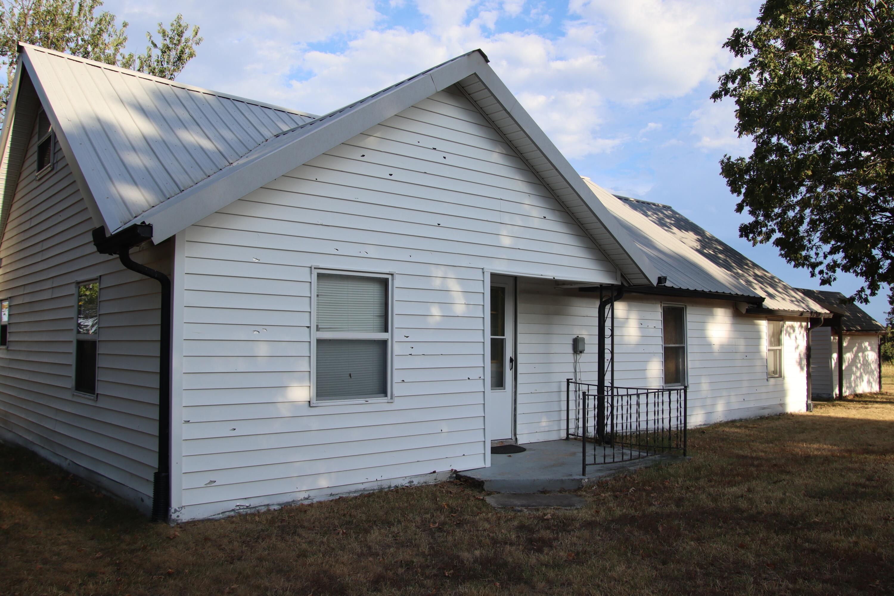 23211 Farm Road 2050 Property Photo 1