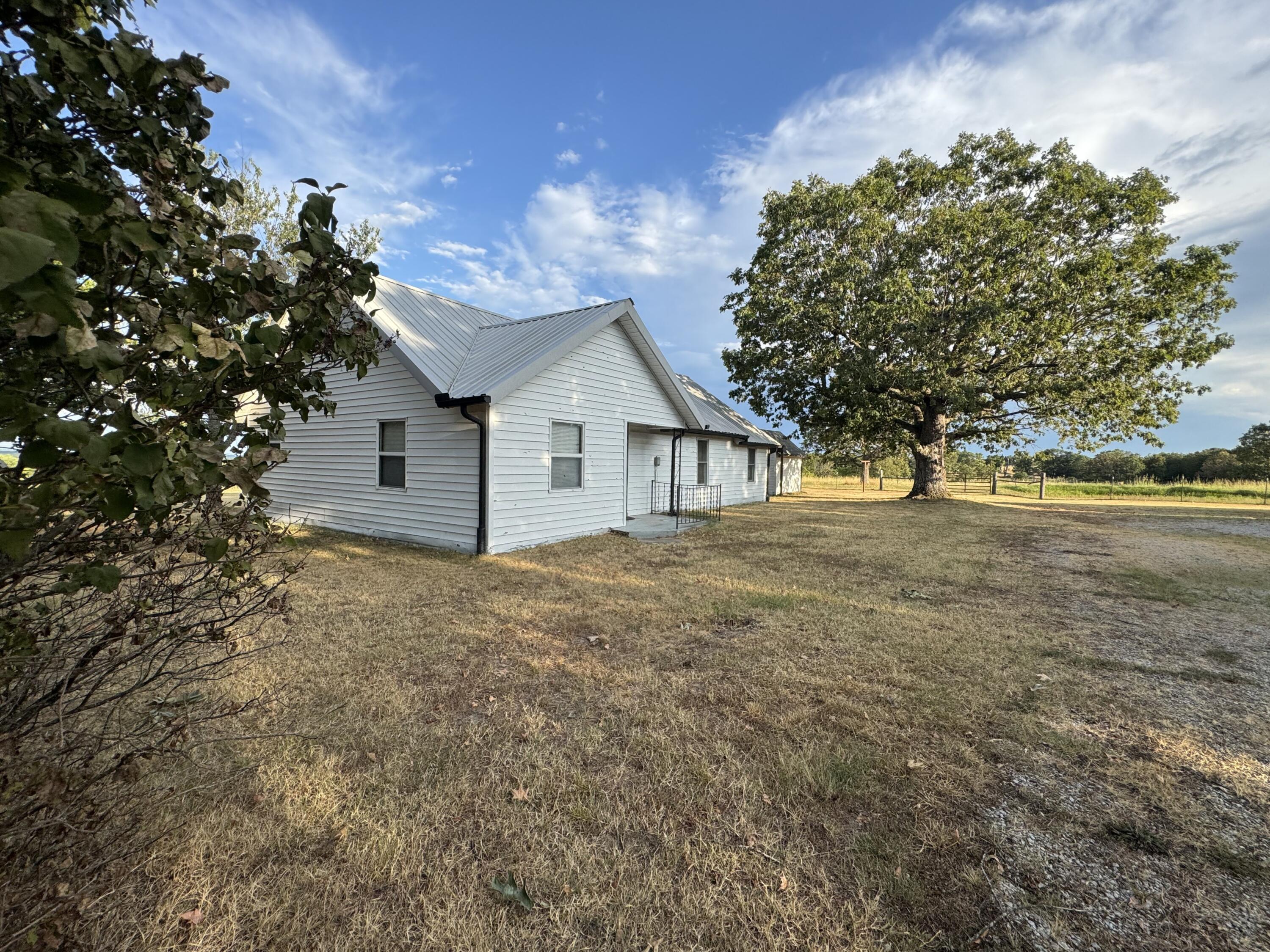 23211 Farm Road 2050 Property Photo 3