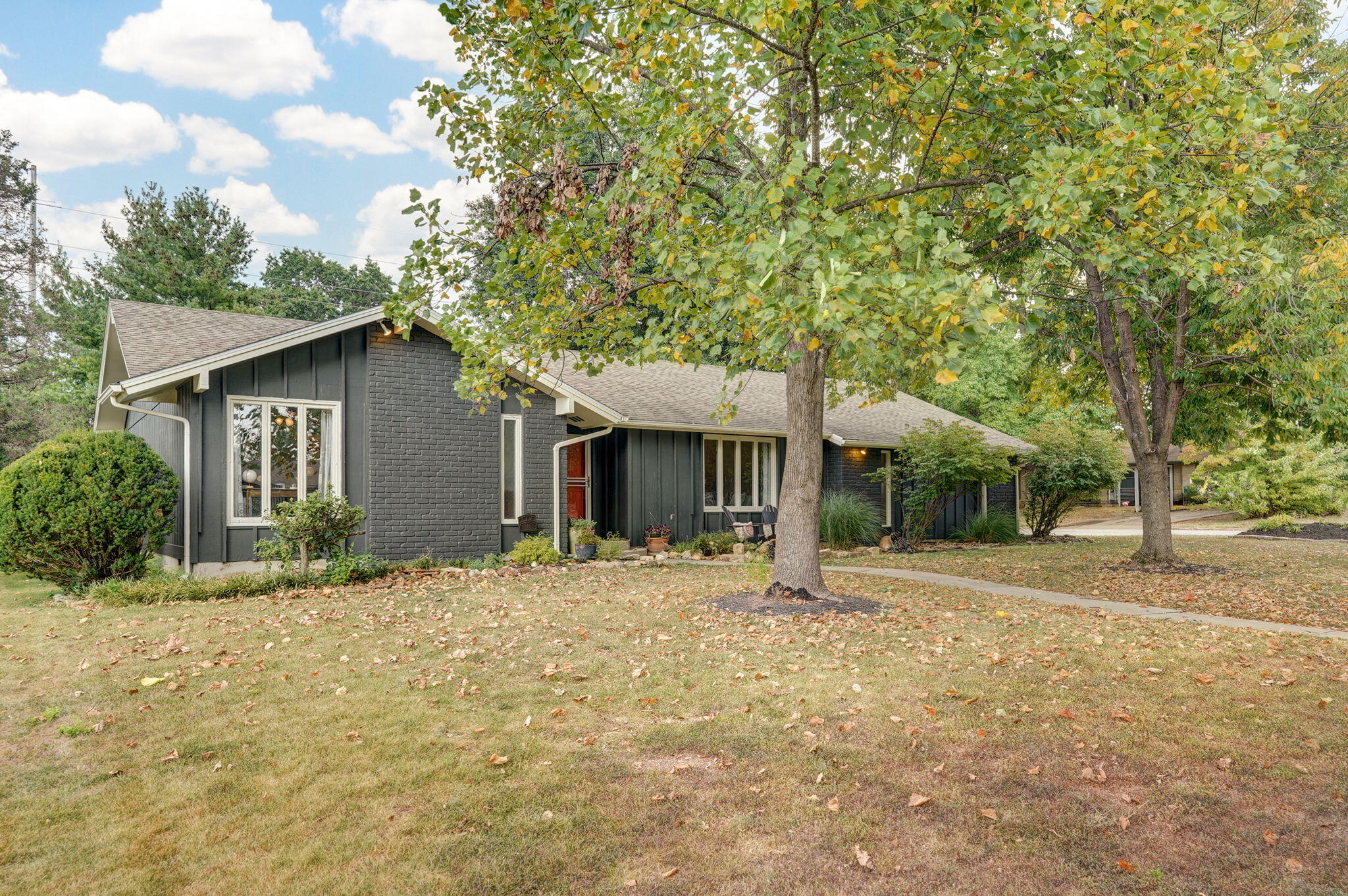 2231 East Meadow Drive Property Photo 1