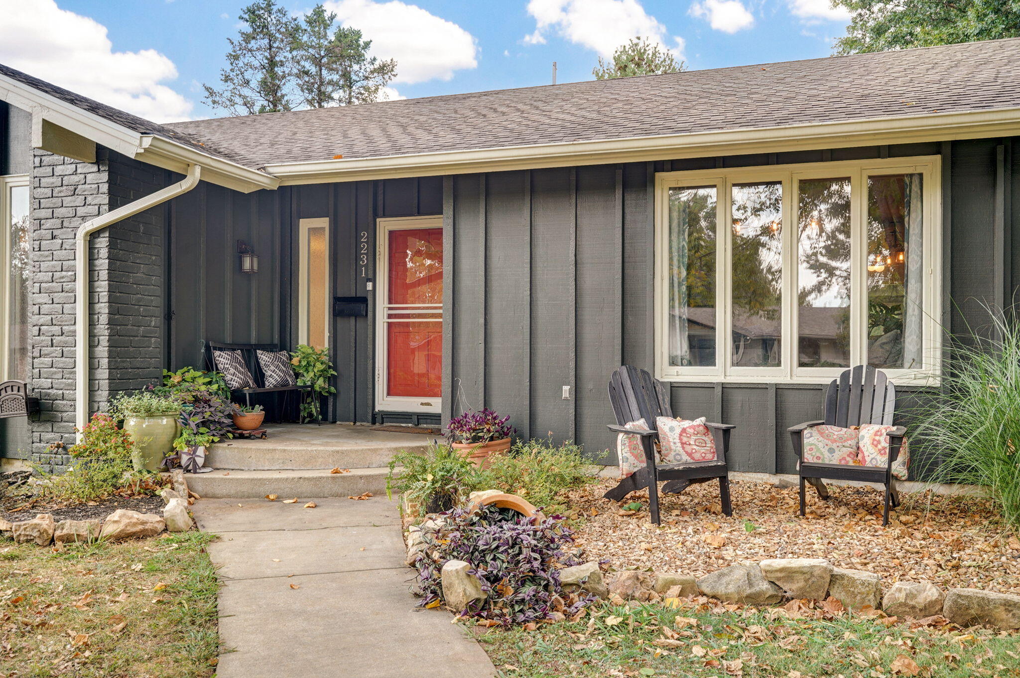 2231 East Meadow Drive Property Photo 4