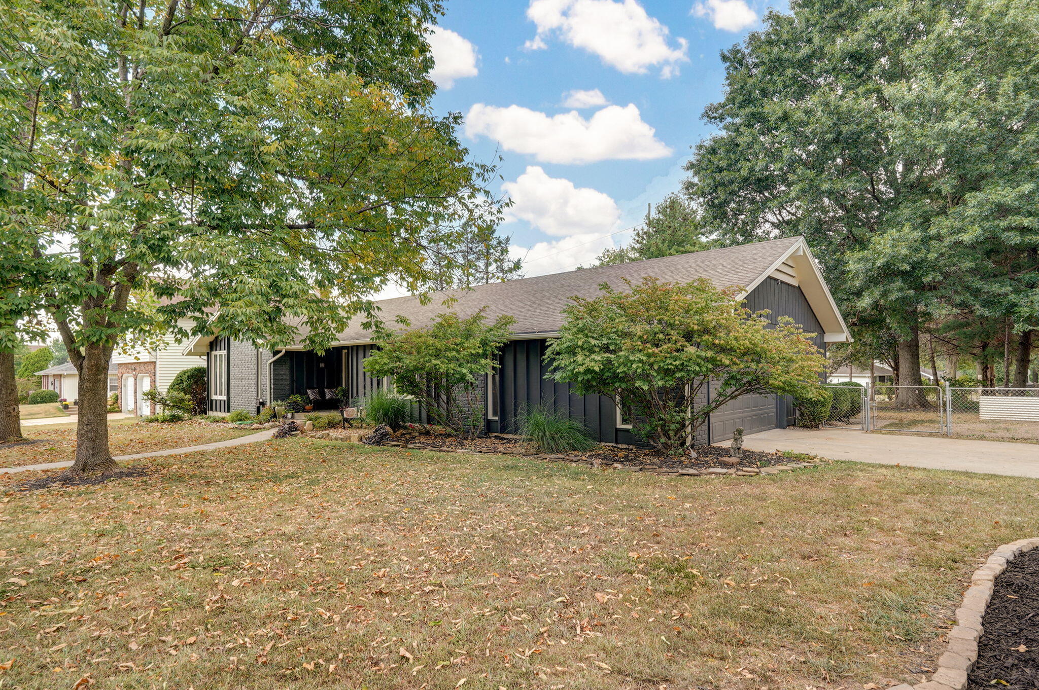 2231 East Meadow Drive Property Photo 5