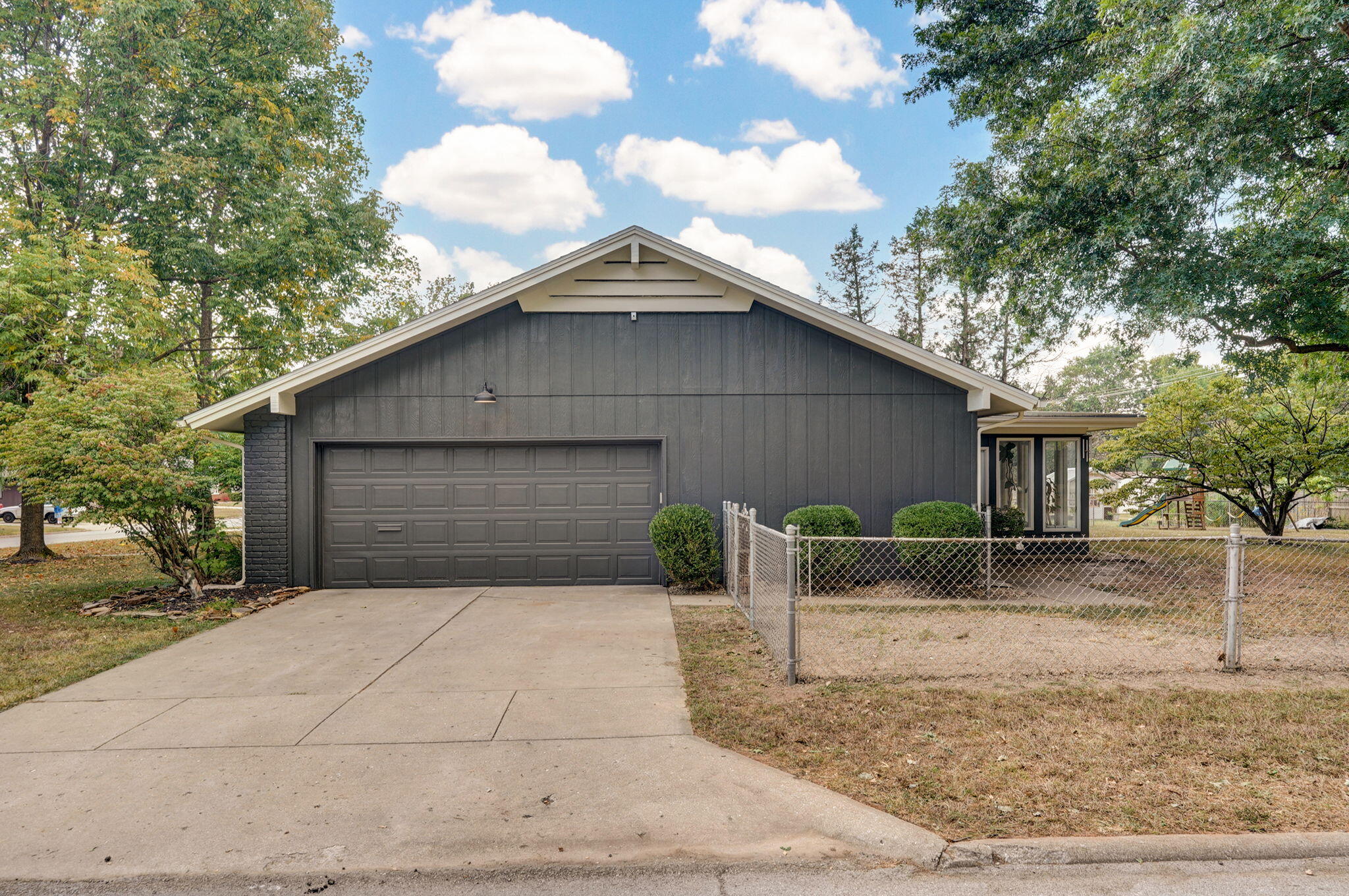 2231 East Meadow Drive Property Photo 6