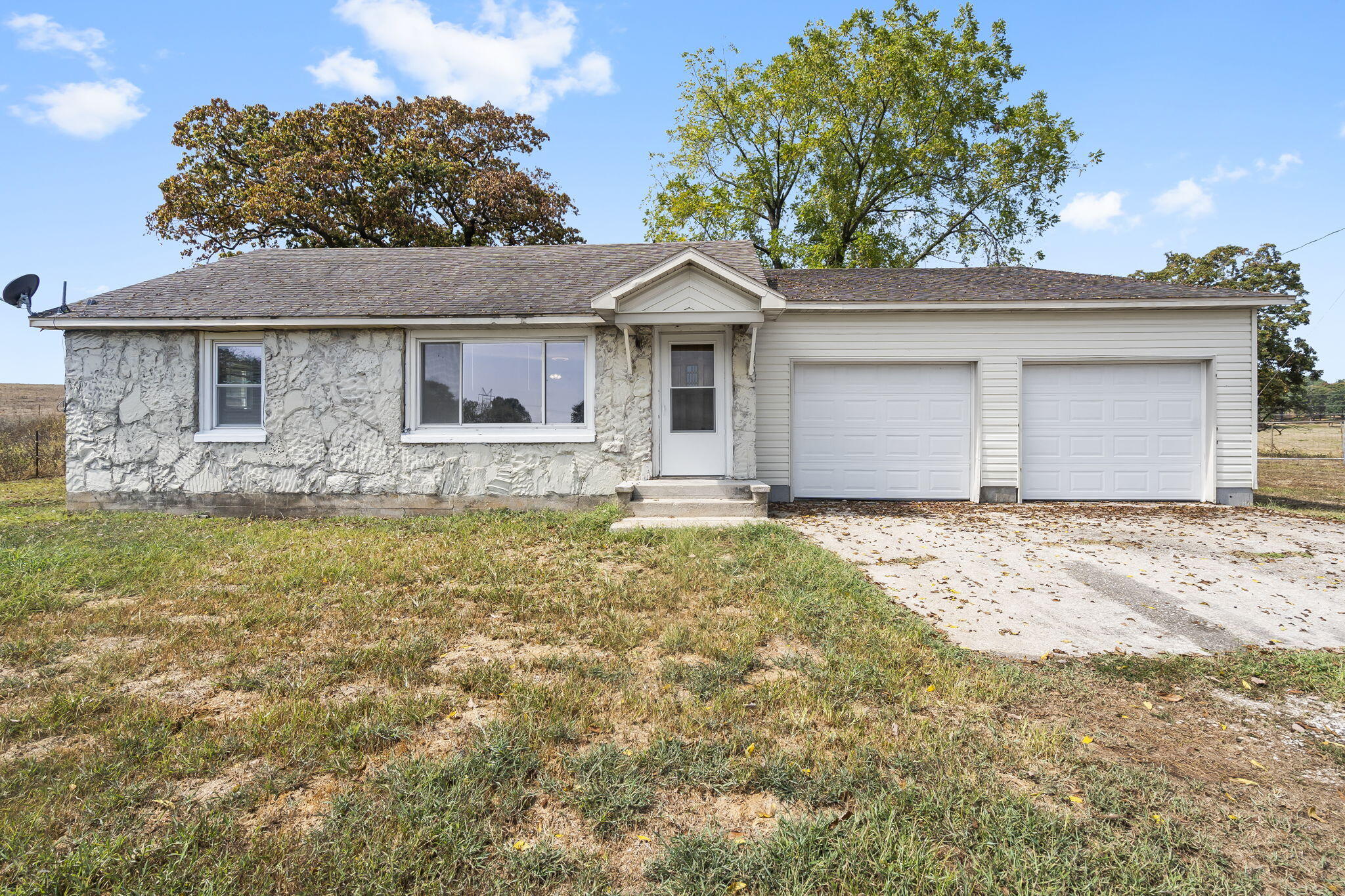 7651 North Farm Road 53 Property Photo 3