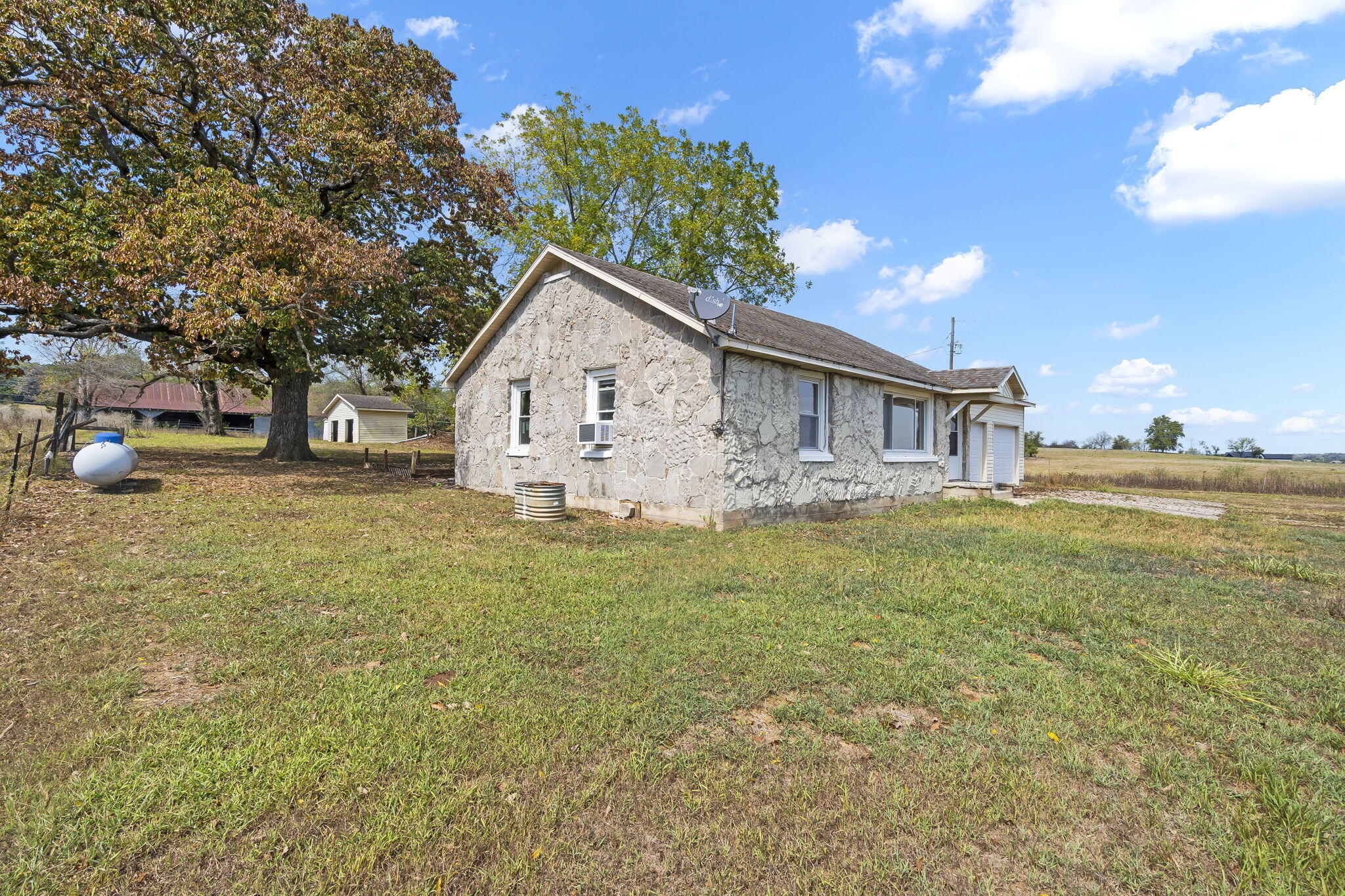 7651 North Farm Road 53 Property Photo 5