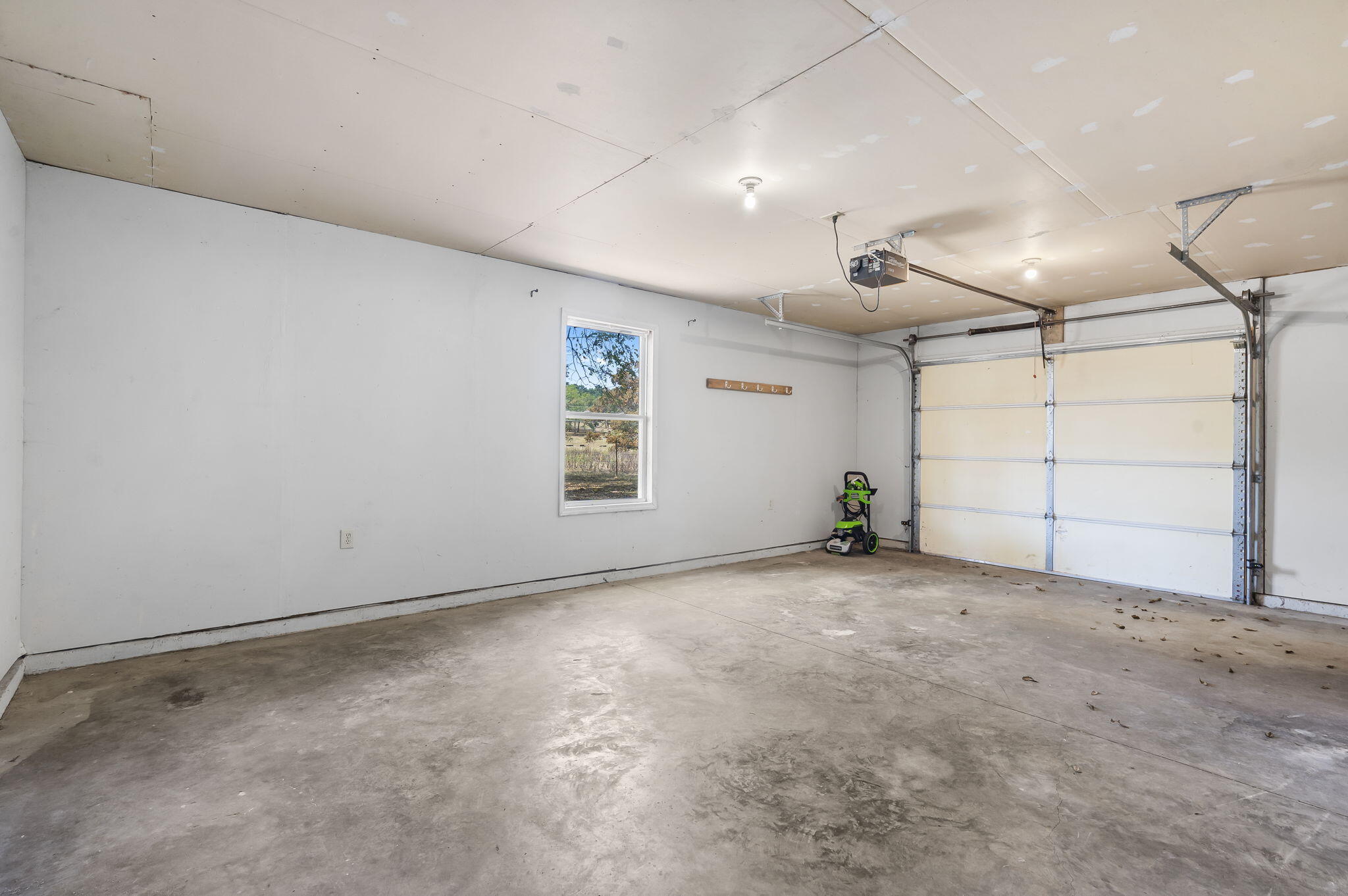 7651 North Farm Road 53 Property Photo 27