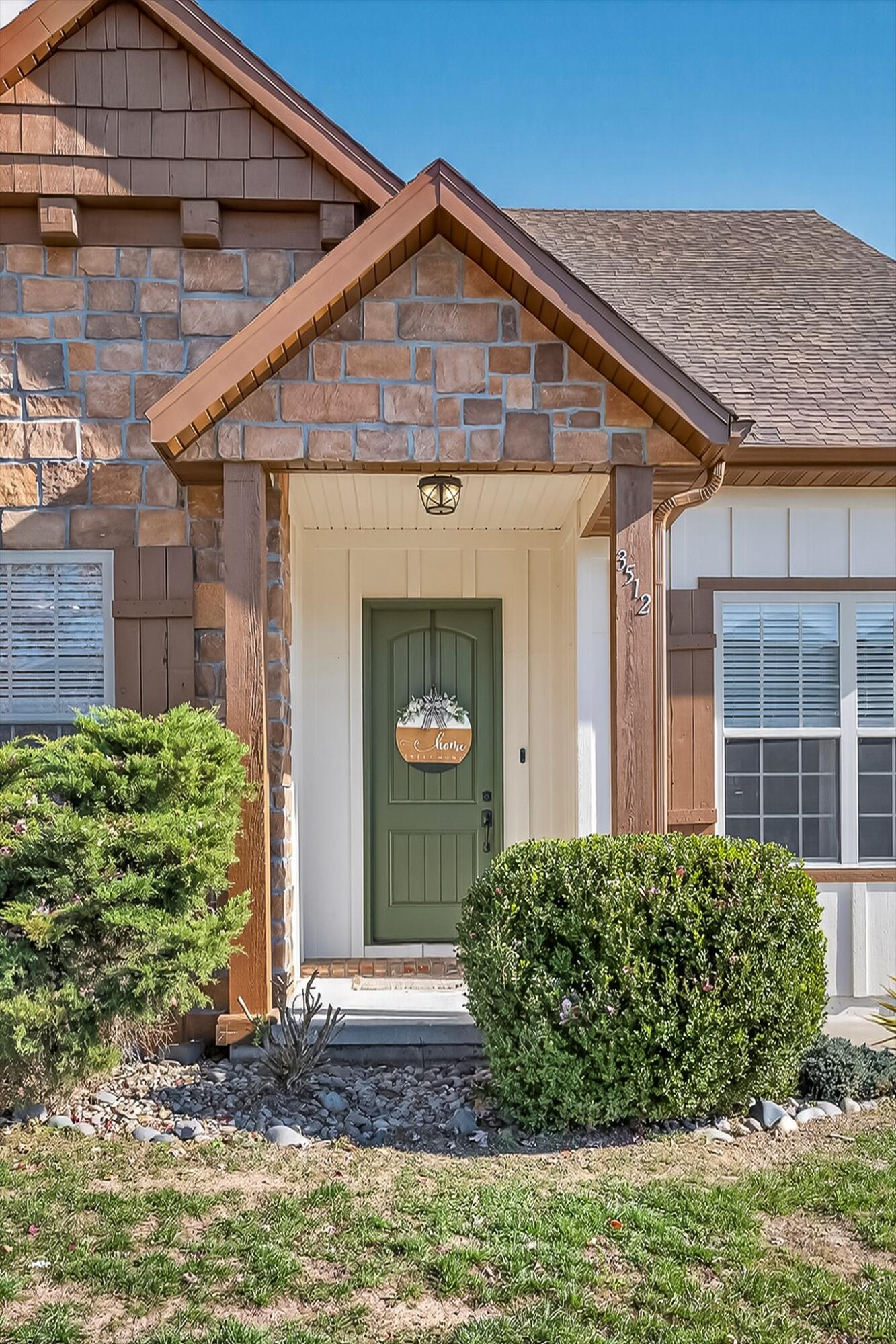 3512 North Ledgestone Drive Property Photo 2