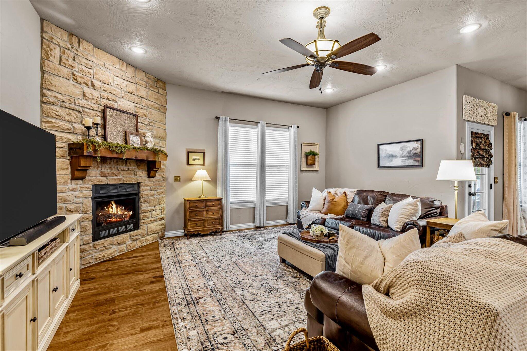 3512 North Ledgestone Drive Property Photo 5