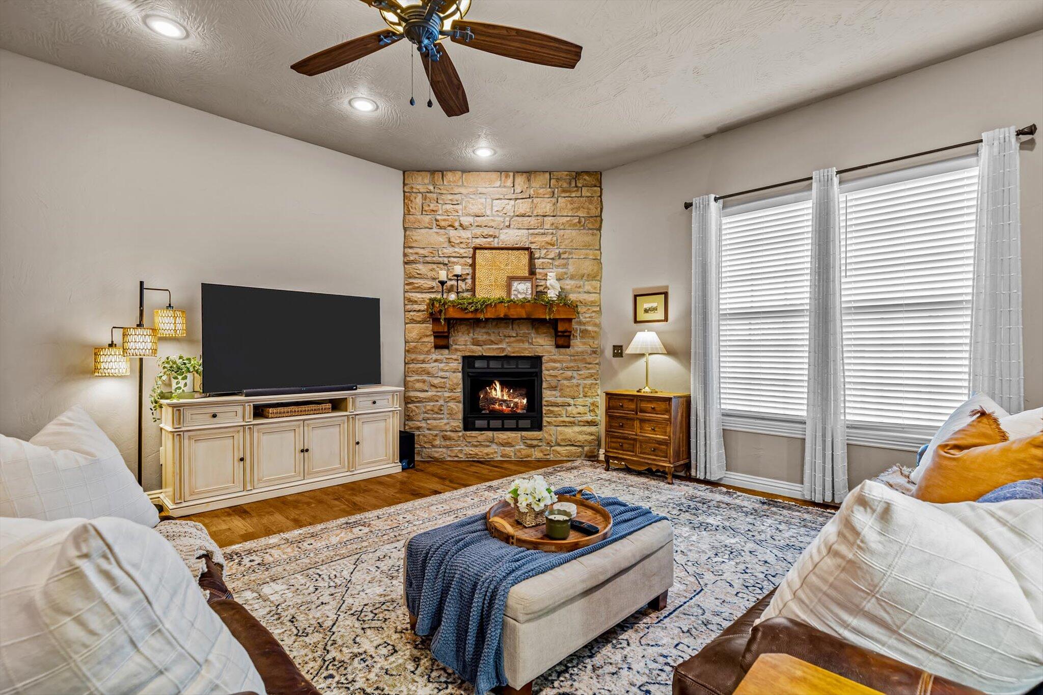 3512 North Ledgestone Drive Property Photo 6