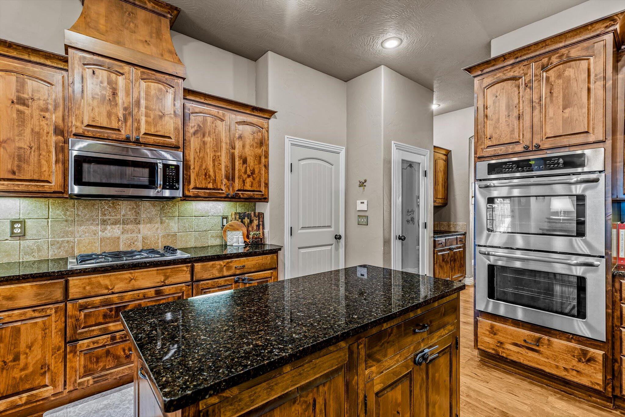 3512 North Ledgestone Drive Property Photo 12