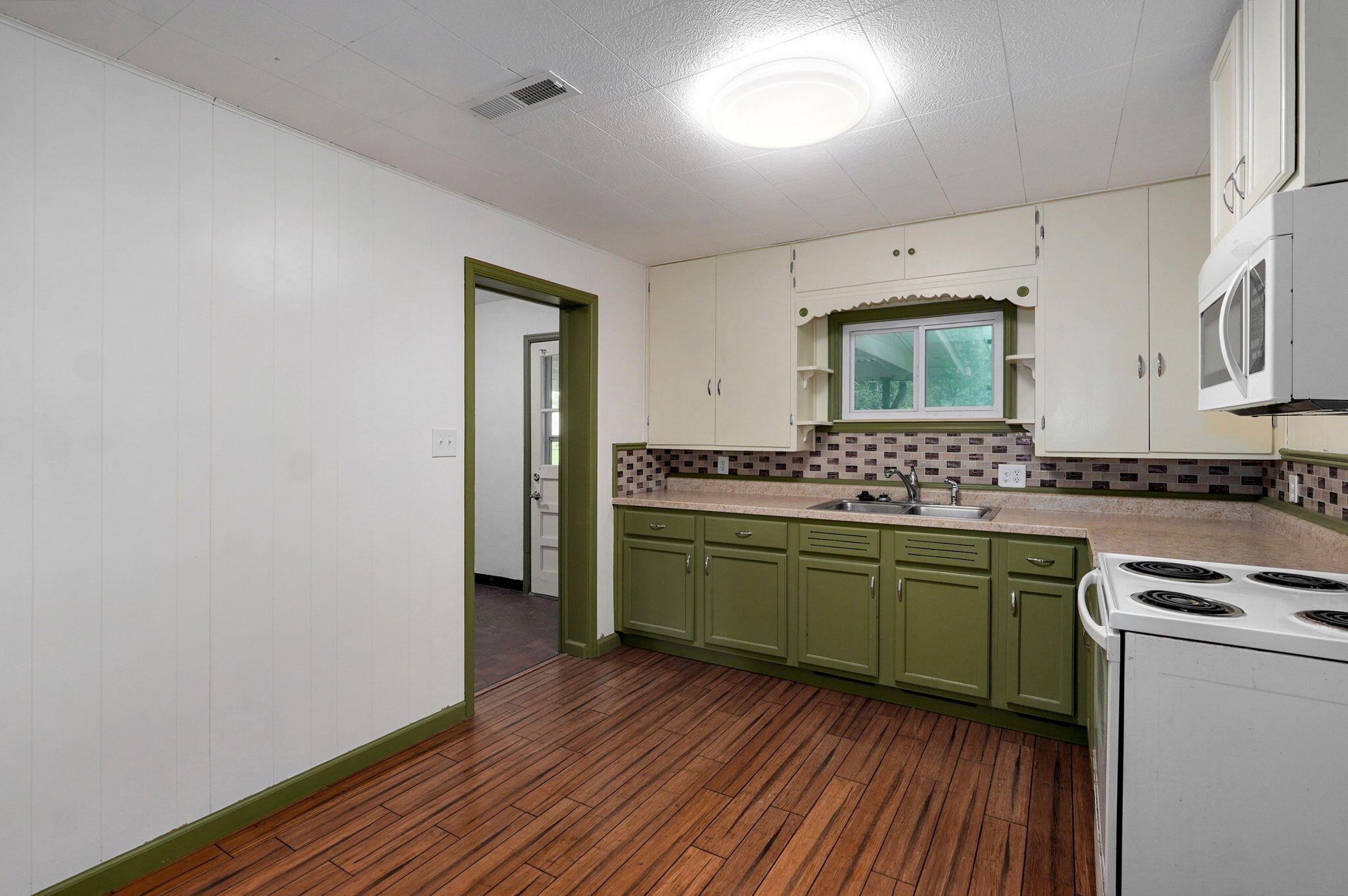 1516 West Lee Street Property Photo 8