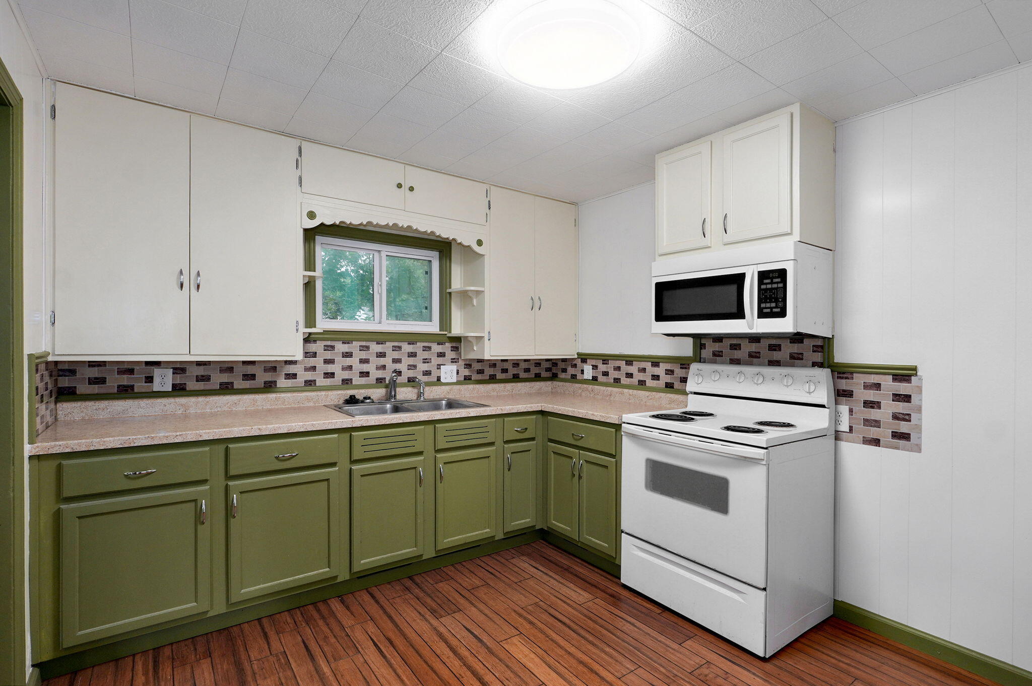 1516 West Lee Street Property Photo 9