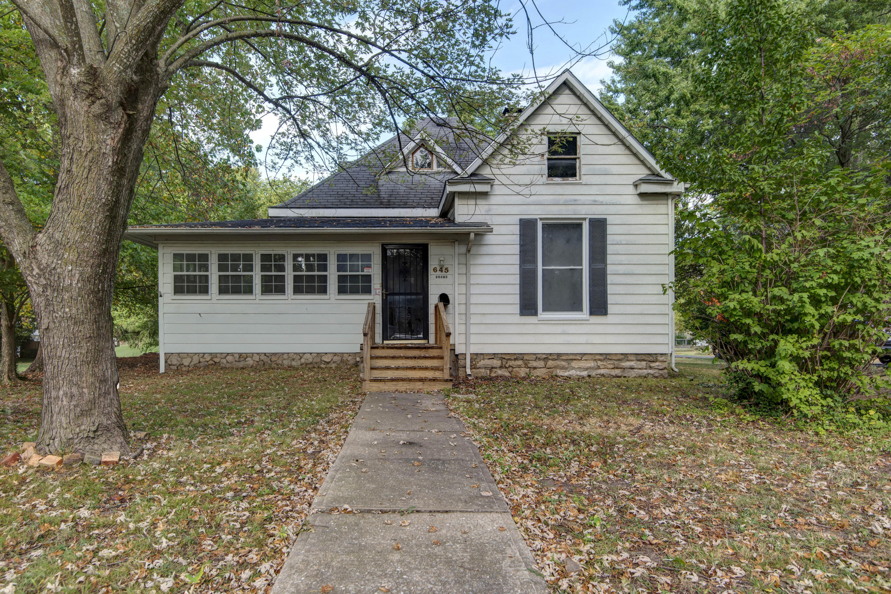 645 North College Avenue Property Photo 1