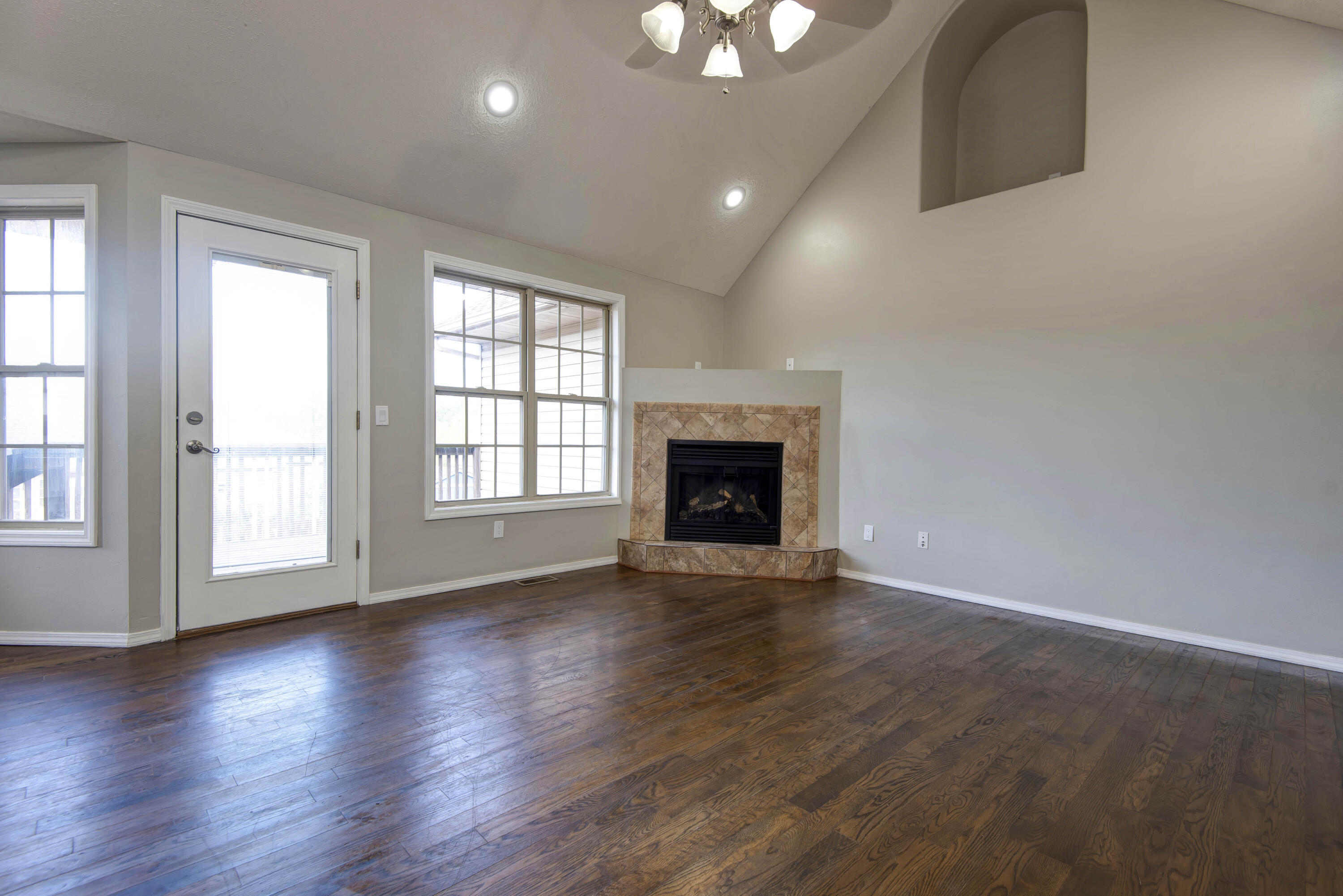 923 North Travis Avenue Property Photo 2