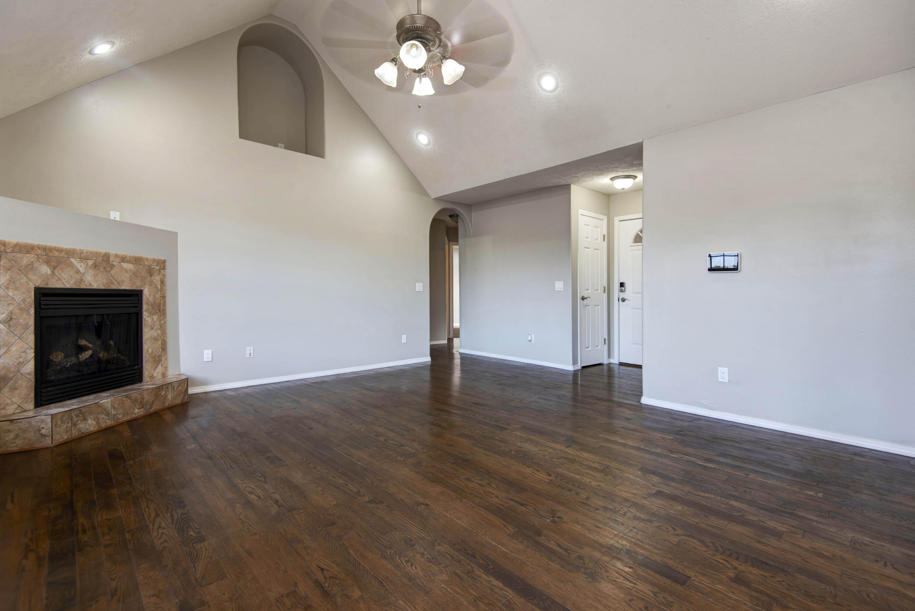 923 North Travis Avenue Property Photo 3