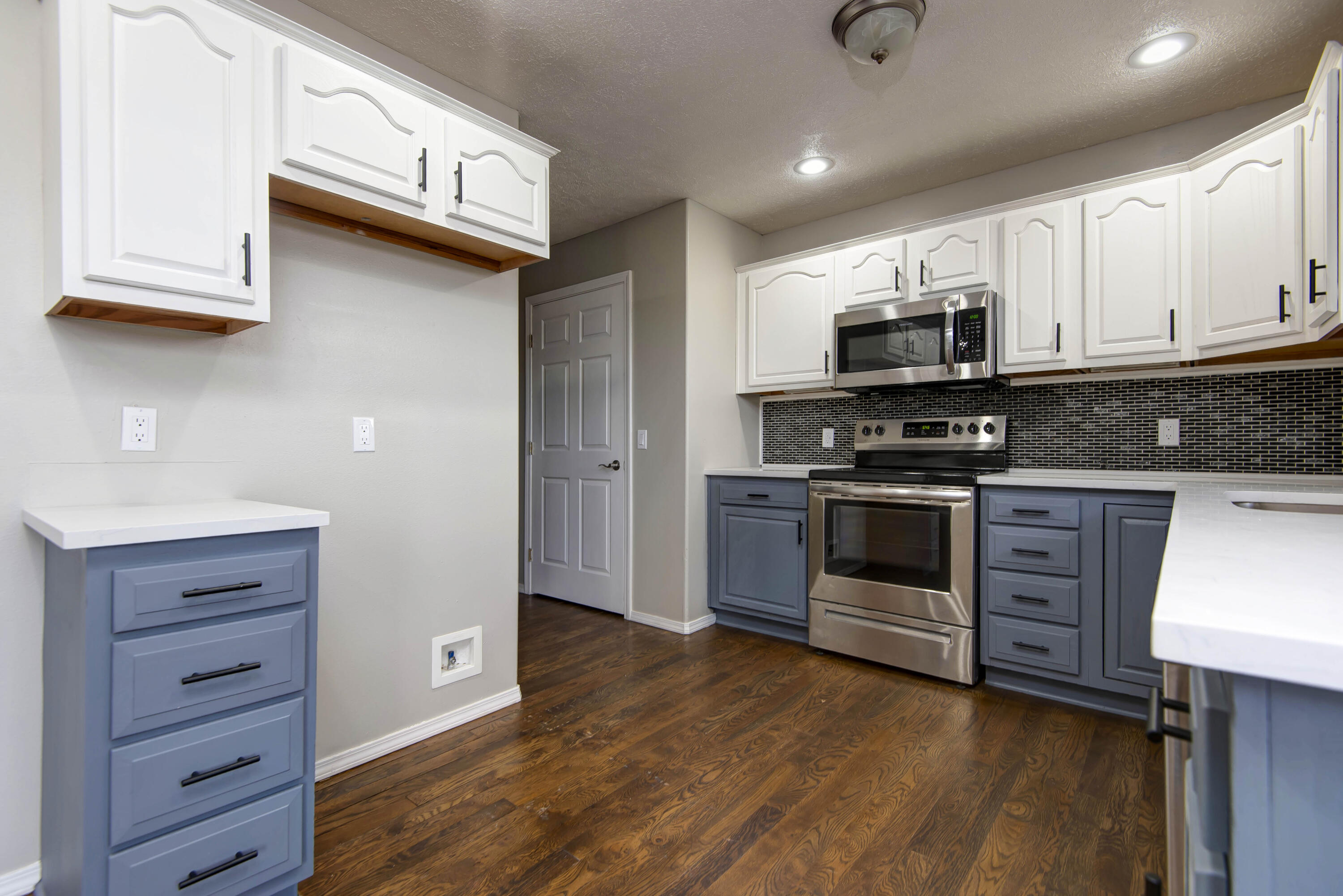 923 North Travis Avenue Property Photo 7