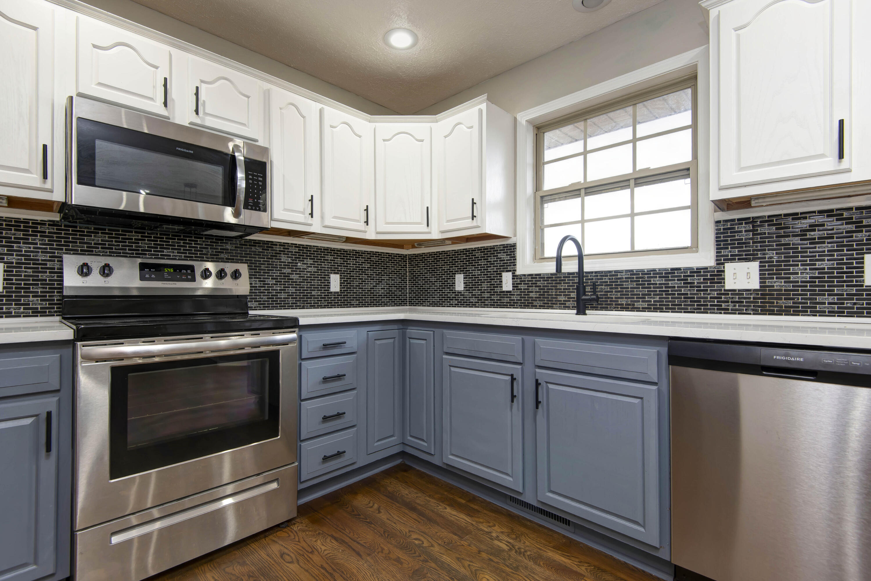 923 North Travis Avenue Property Photo 9