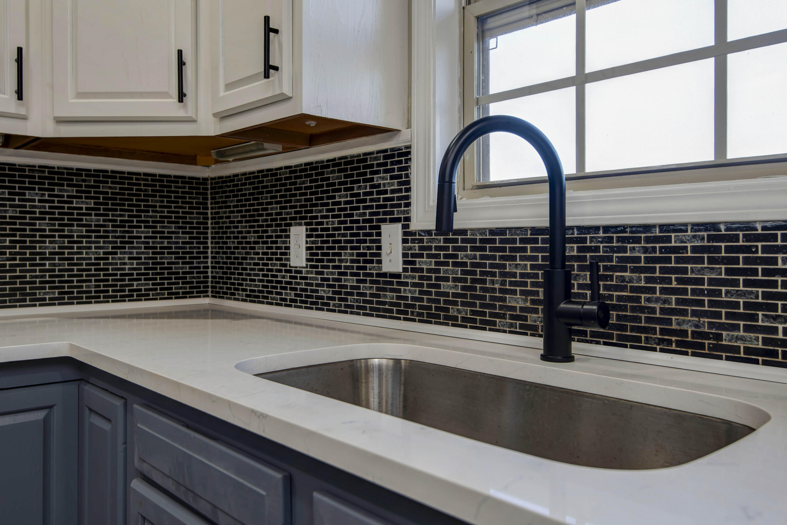 923 North Travis Avenue Property Photo 10