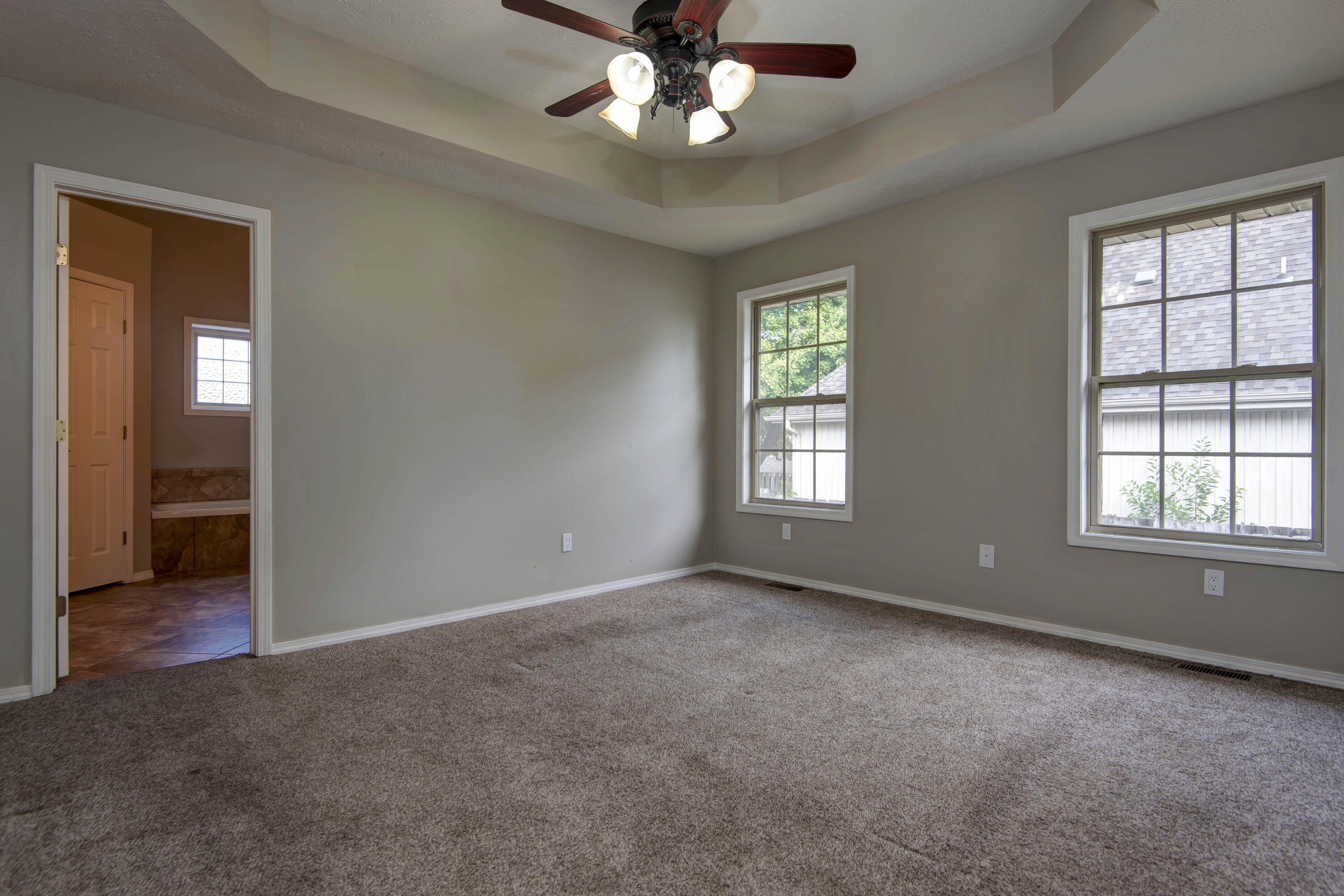 923 North Travis Avenue Property Photo 11