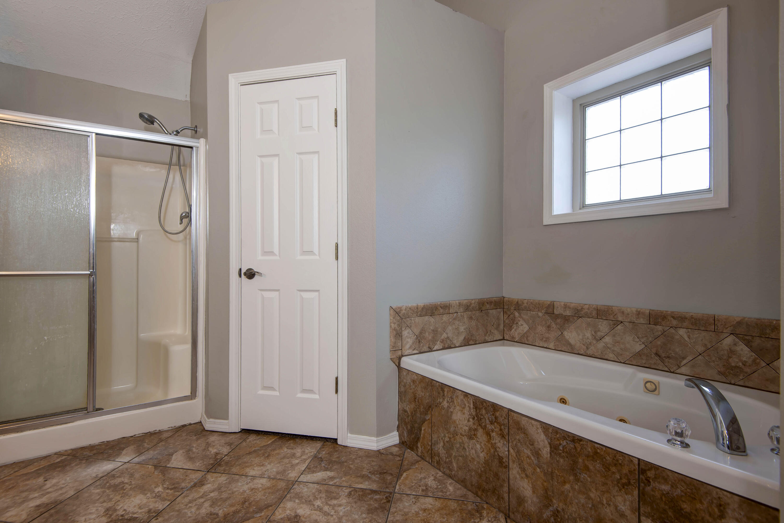 923 North Travis Avenue Property Photo 13