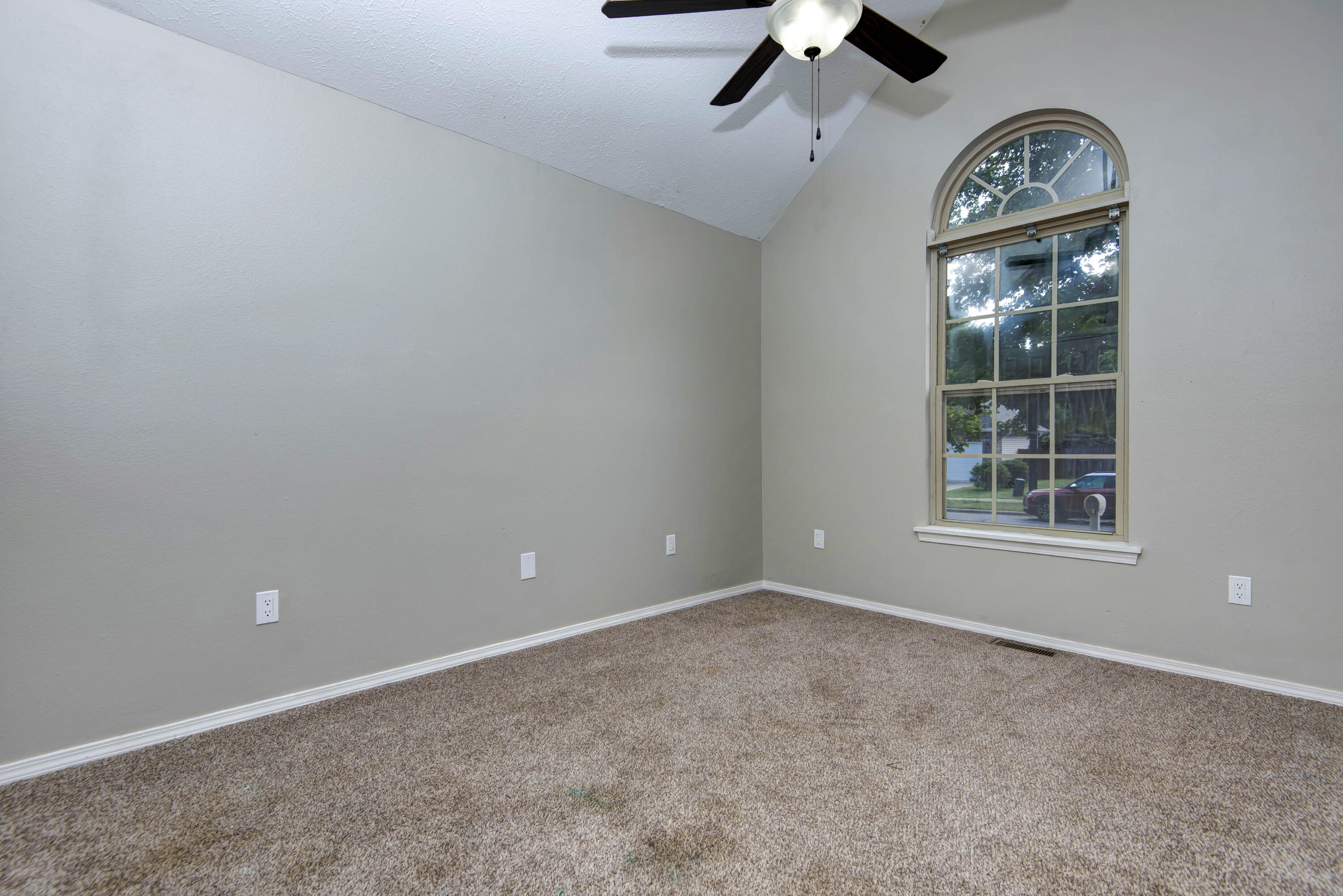 923 North Travis Avenue Property Photo 15