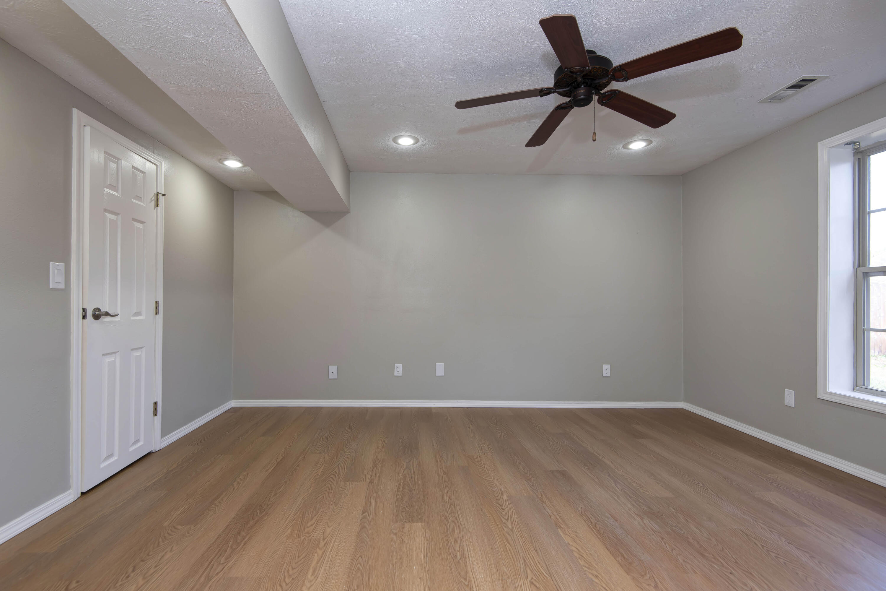 923 North Travis Avenue Property Photo 21