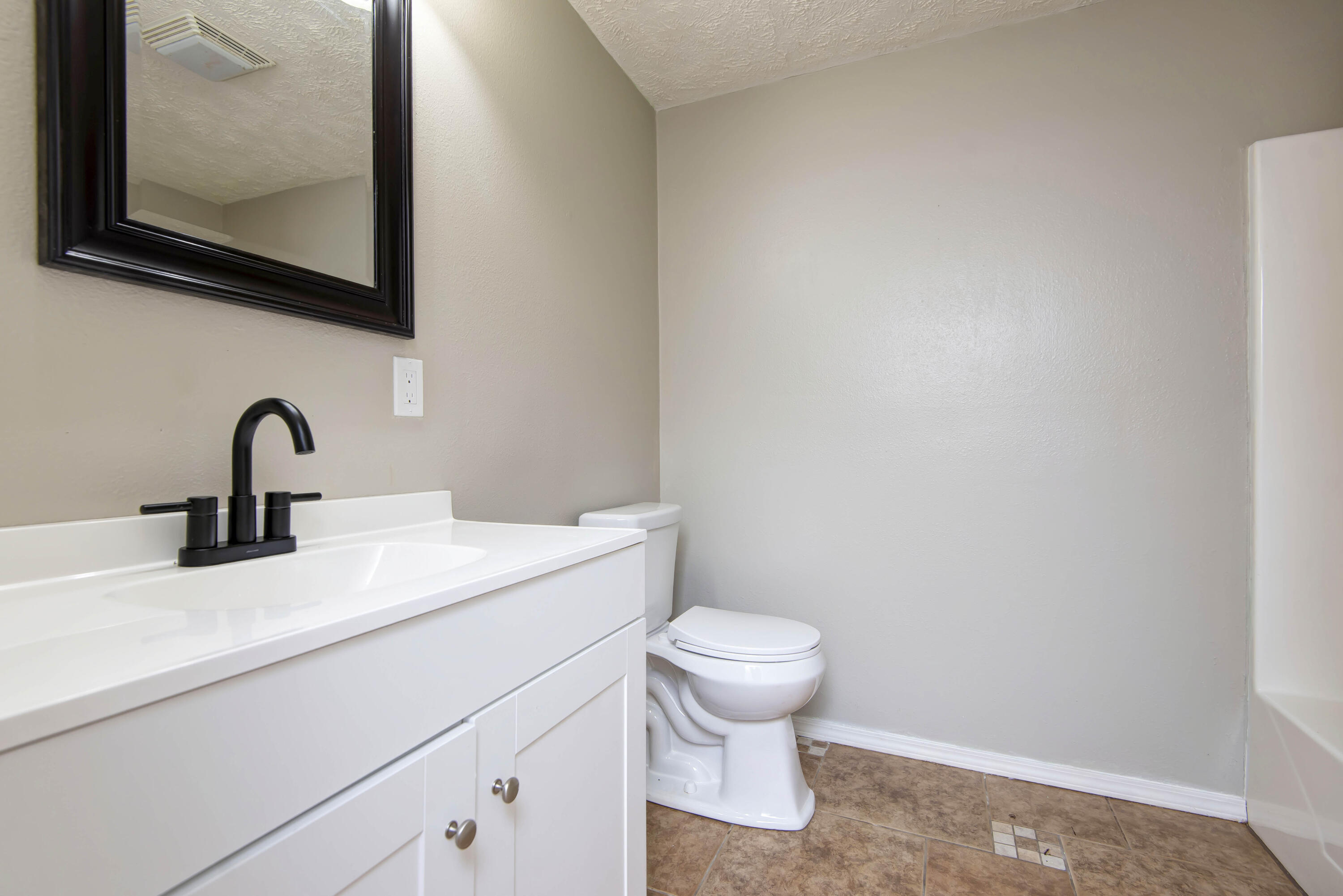 923 North Travis Avenue Property Photo 22