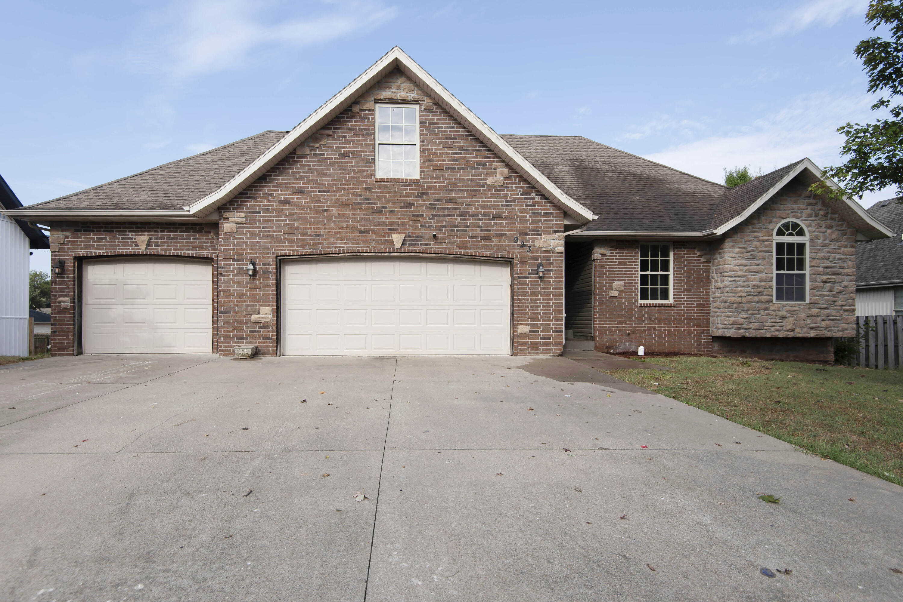 923 North Travis Avenue Property Photo 24